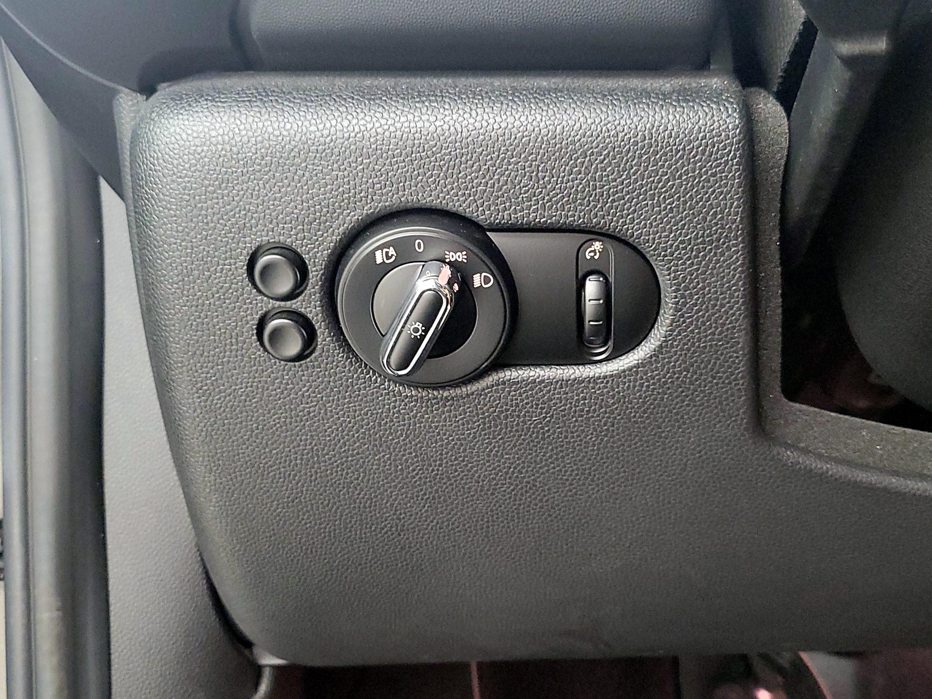 Thumbnail: 2019 MINI Cooper Hardtop - 13