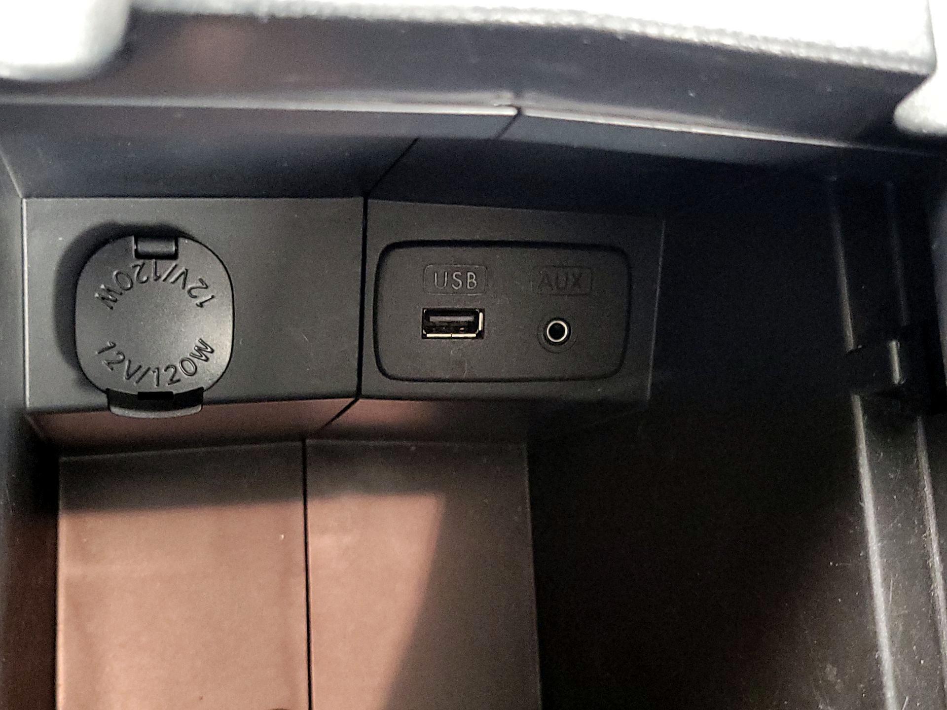 Thumbnail: 2015 Subaru Forester - 18