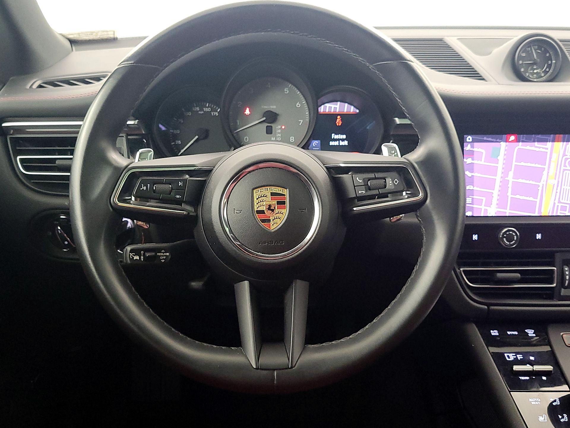 Thumbnail: 2023 Porsche Macan - 10