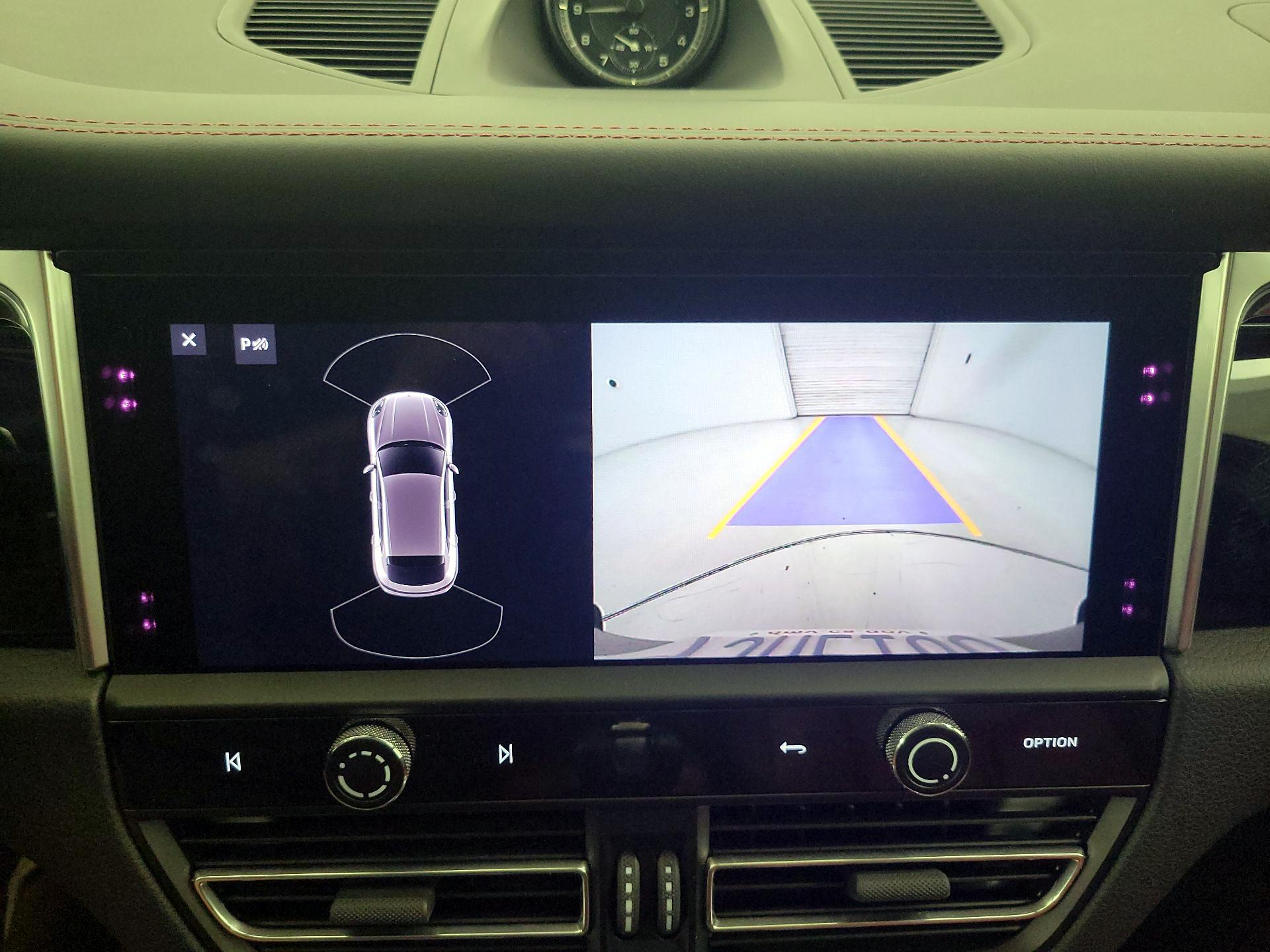 Thumbnail: 2023 Porsche Macan - 15