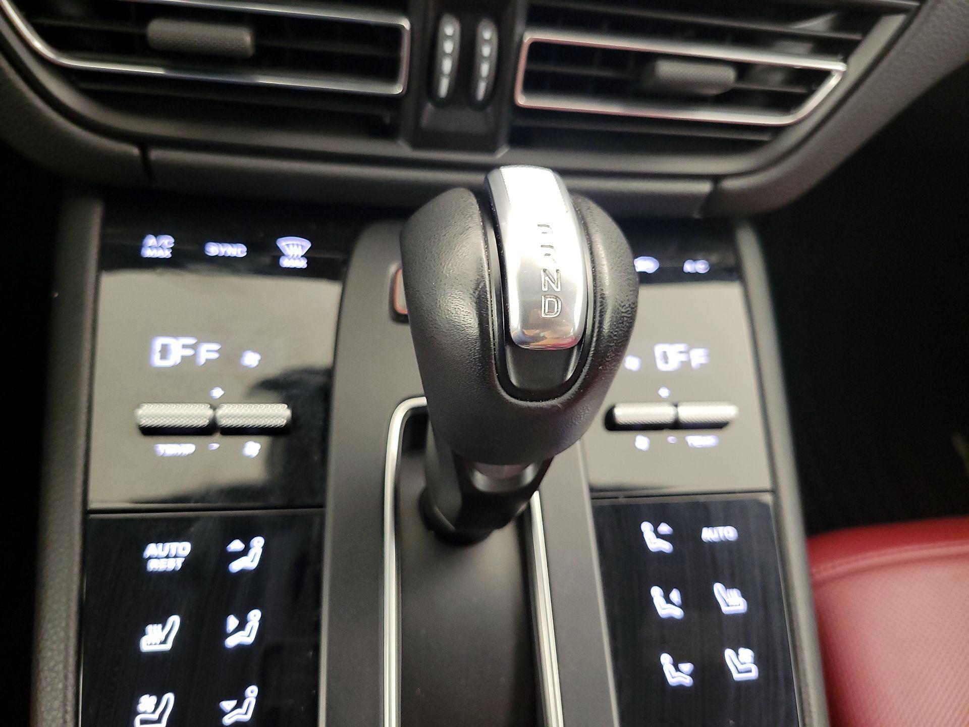 Thumbnail: 2023 Porsche Macan - 18