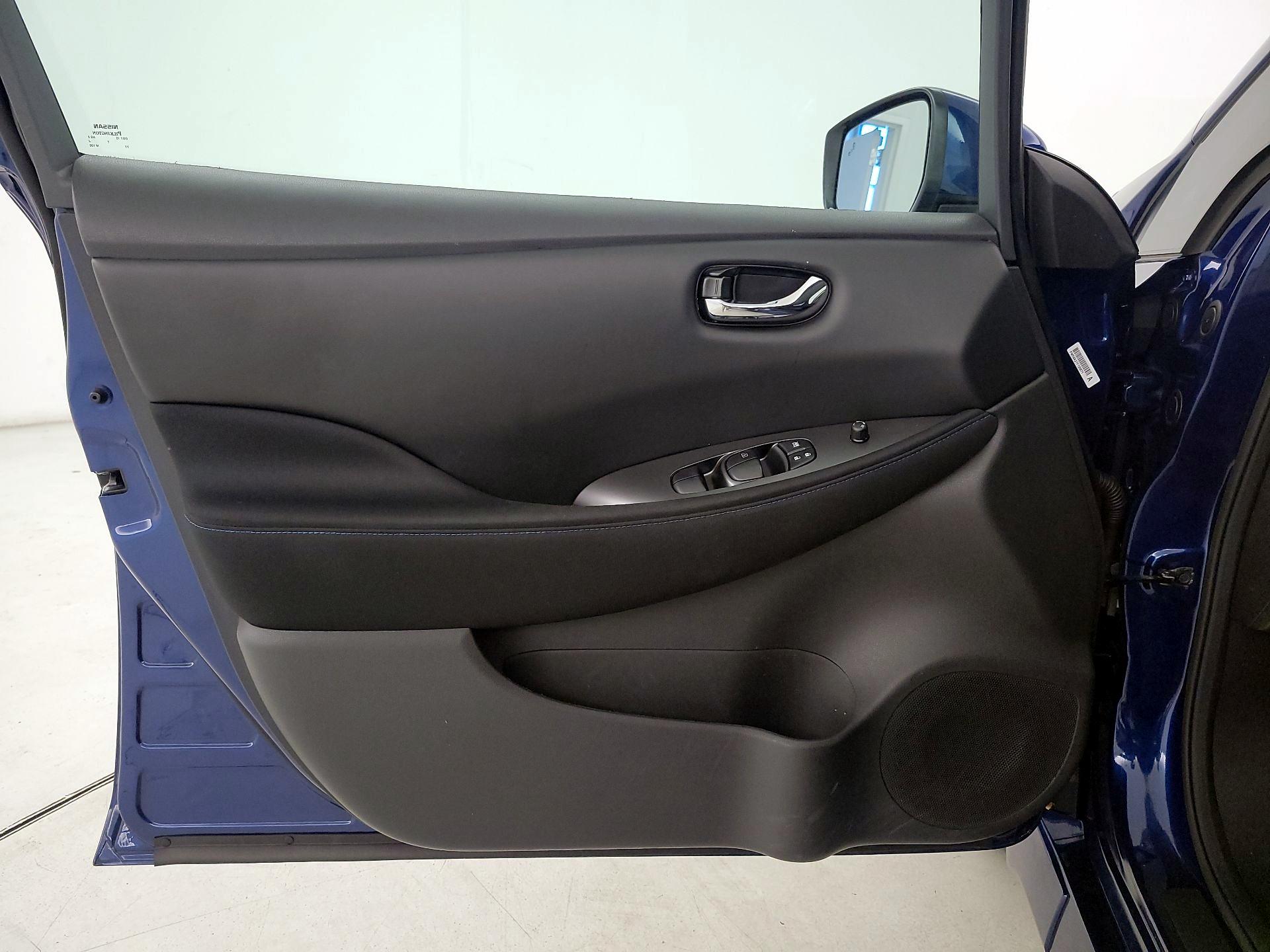 Thumbnail: 2022 Nissan Leaf - 12