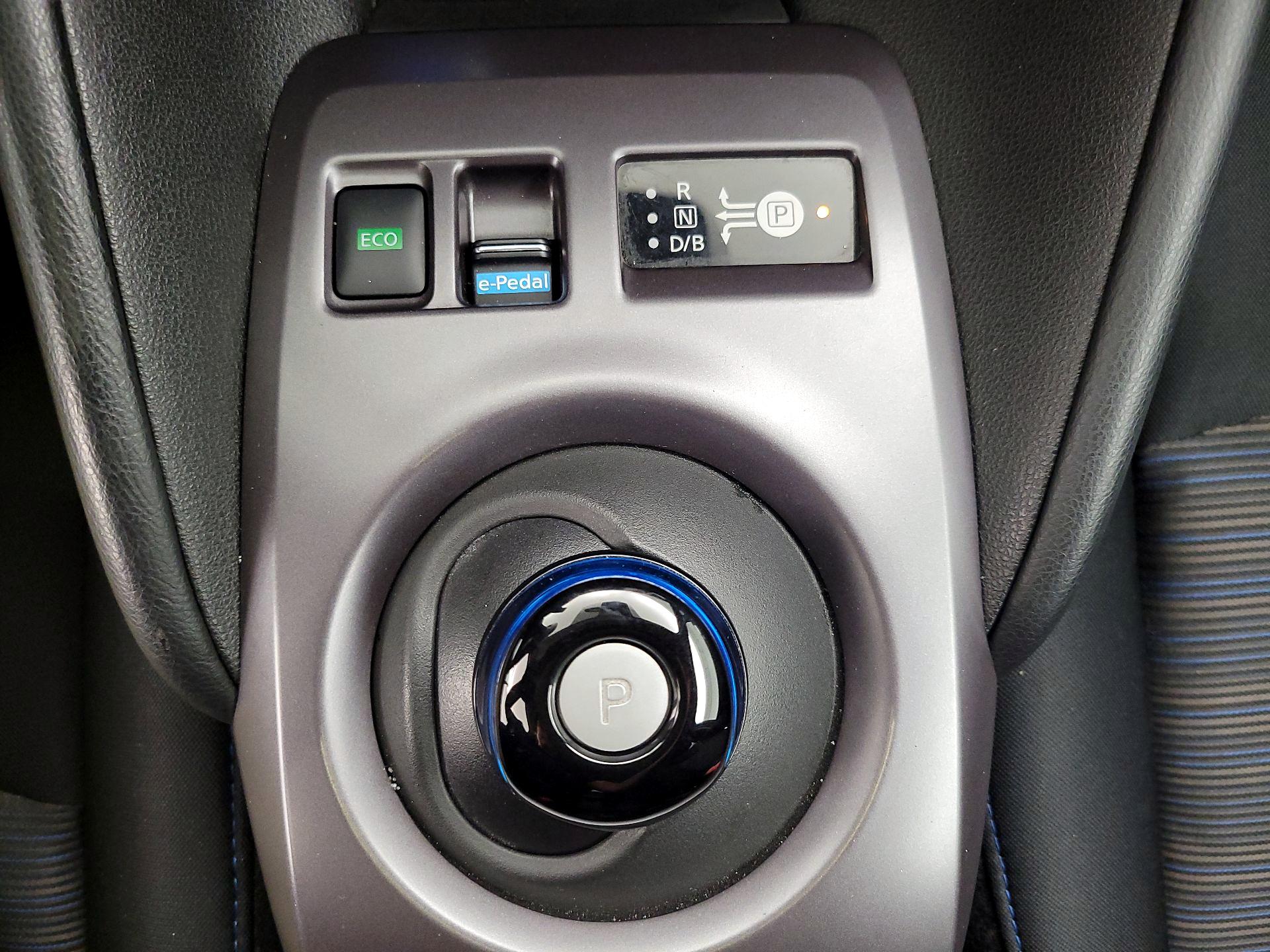 Thumbnail: 2022 Nissan Leaf - 17