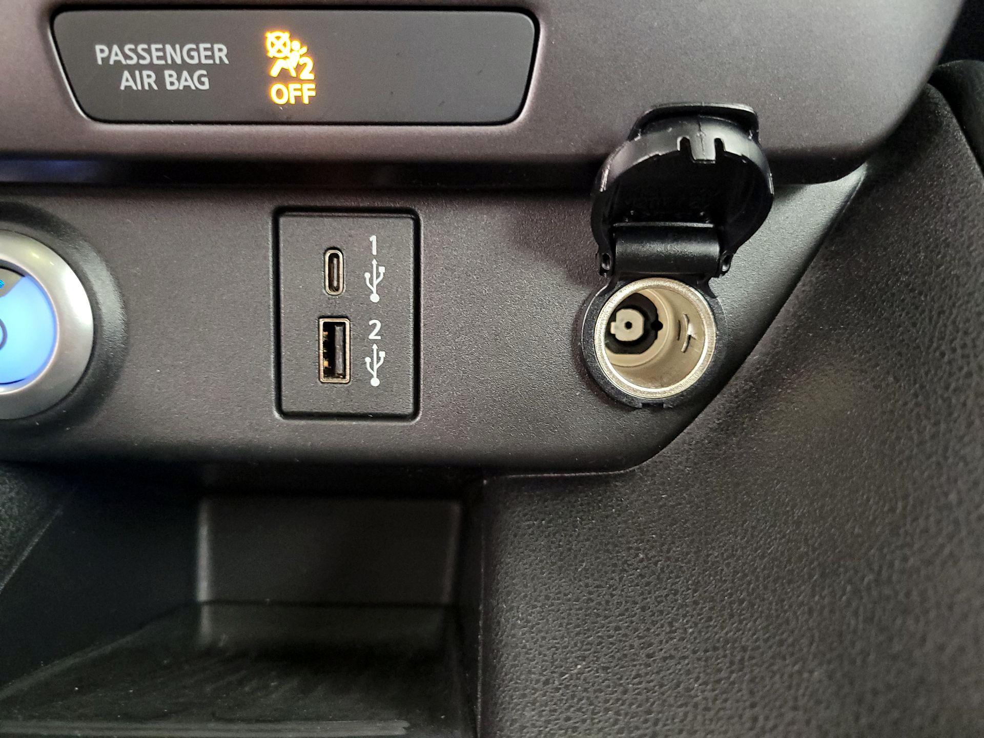 Thumbnail: 2022 Nissan Leaf - 18