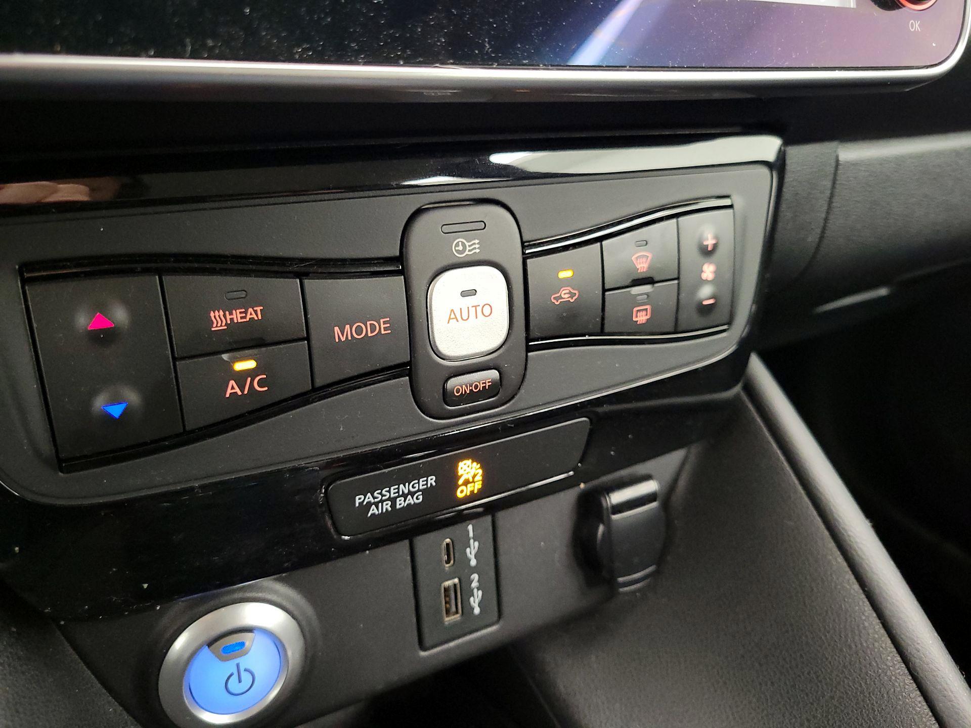 Thumbnail: 2020 Nissan Leaf - 17