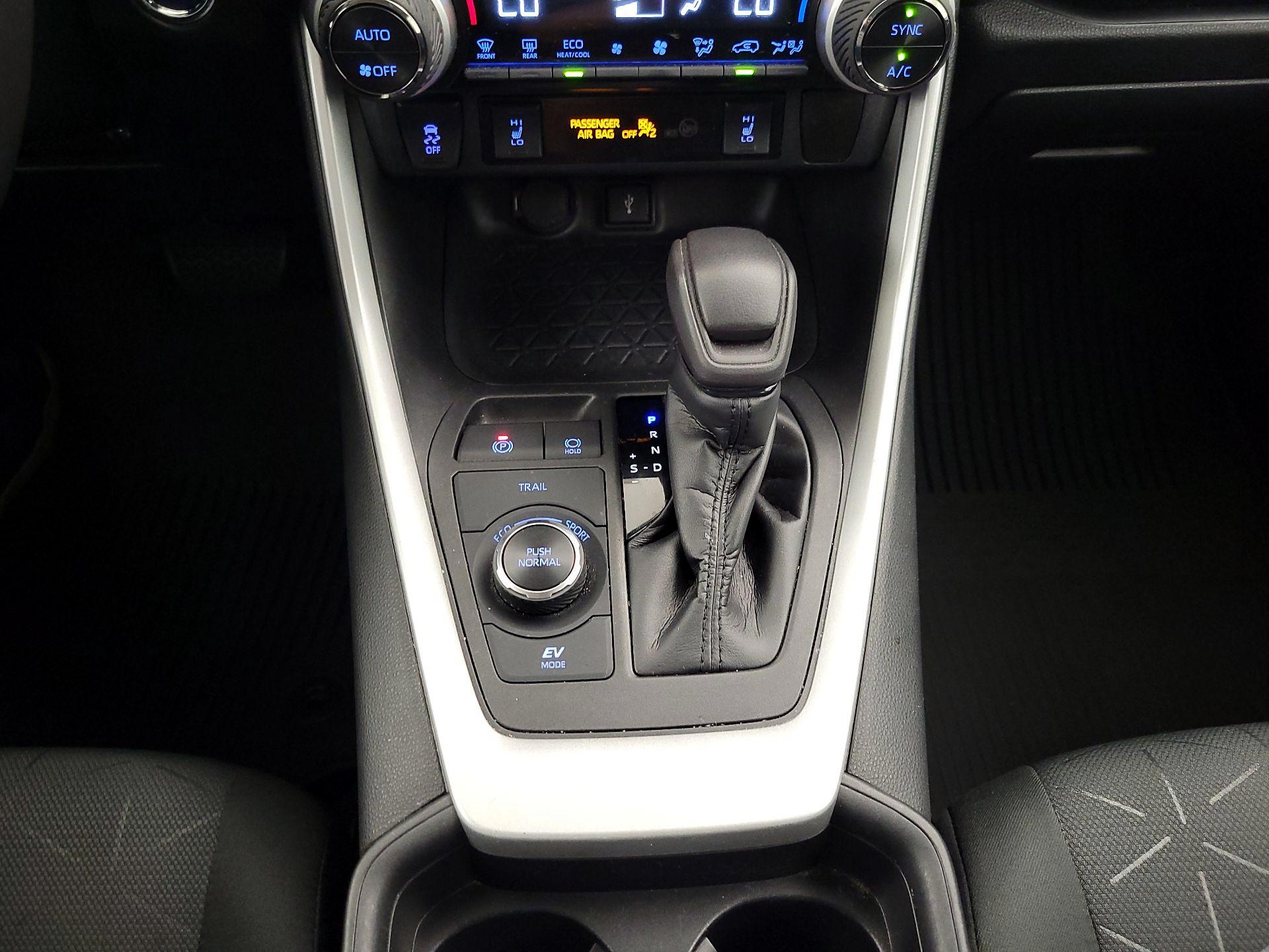 Thumbnail: 2021 Toyota RAV4 - 17