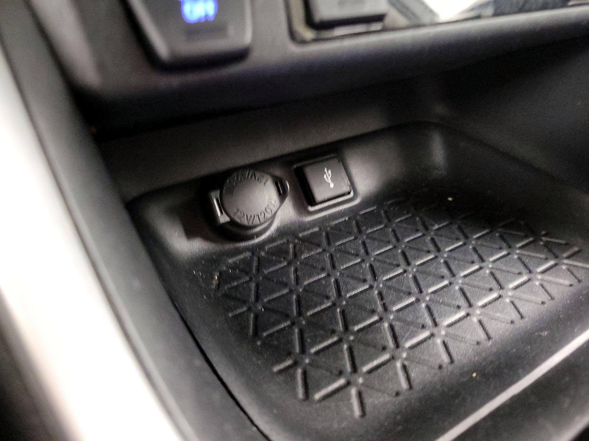 Thumbnail: 2021 Toyota RAV4 - 18