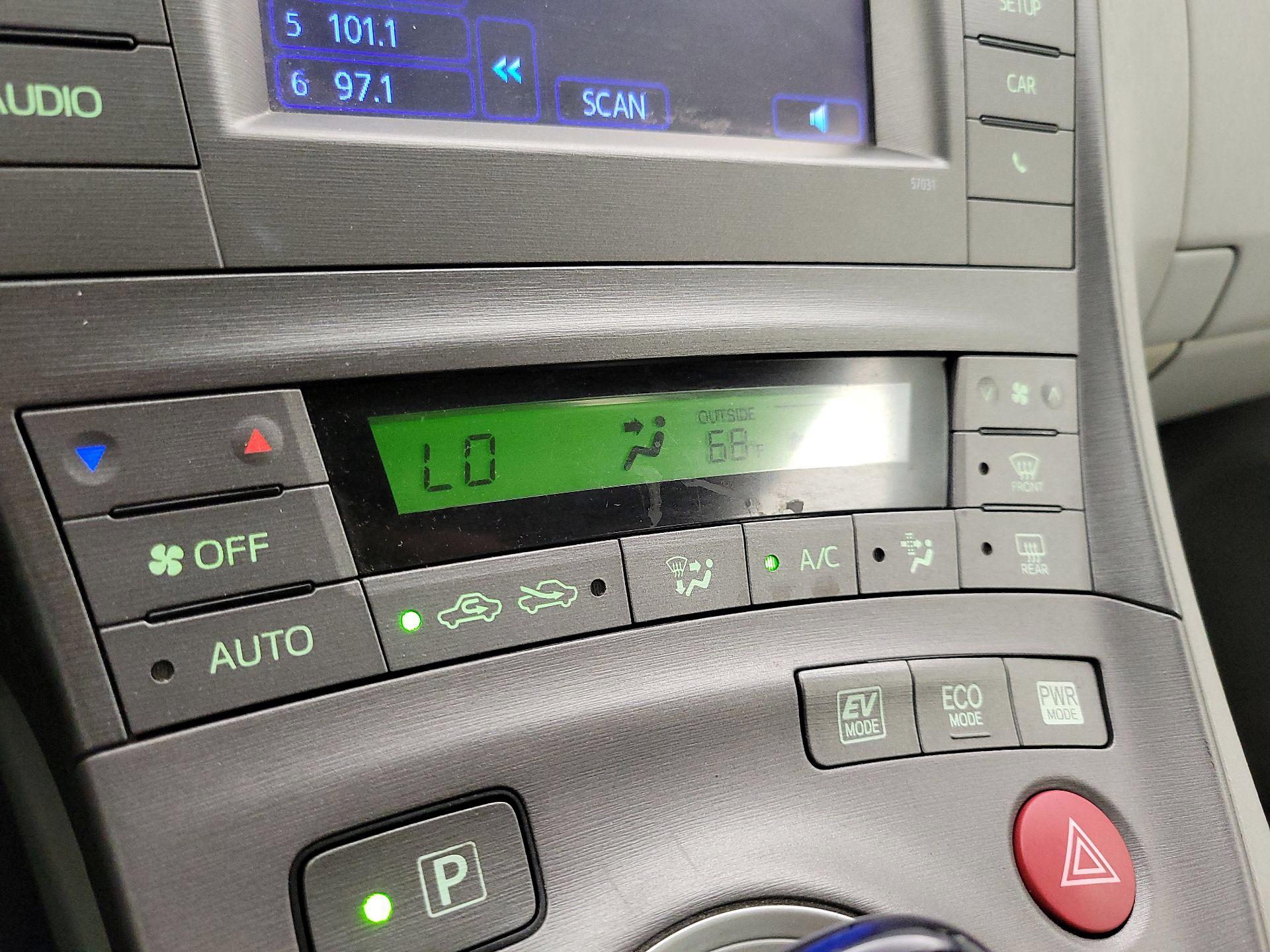 Thumbnail: 2014 Toyota Prius - 15