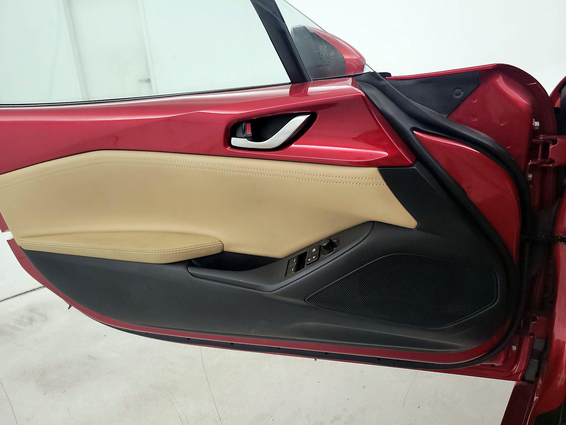 Thumbnail: 2017 Mazda MX-5 Miata - 12