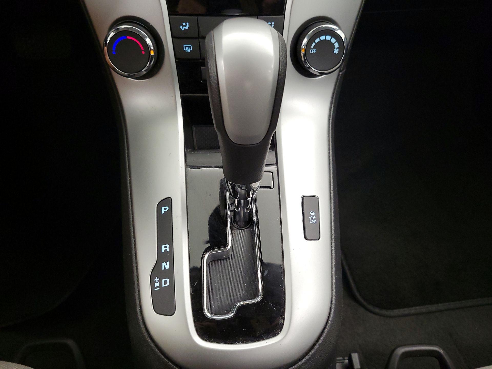 Thumbnail: 2015 Chevrolet Cruze - 16