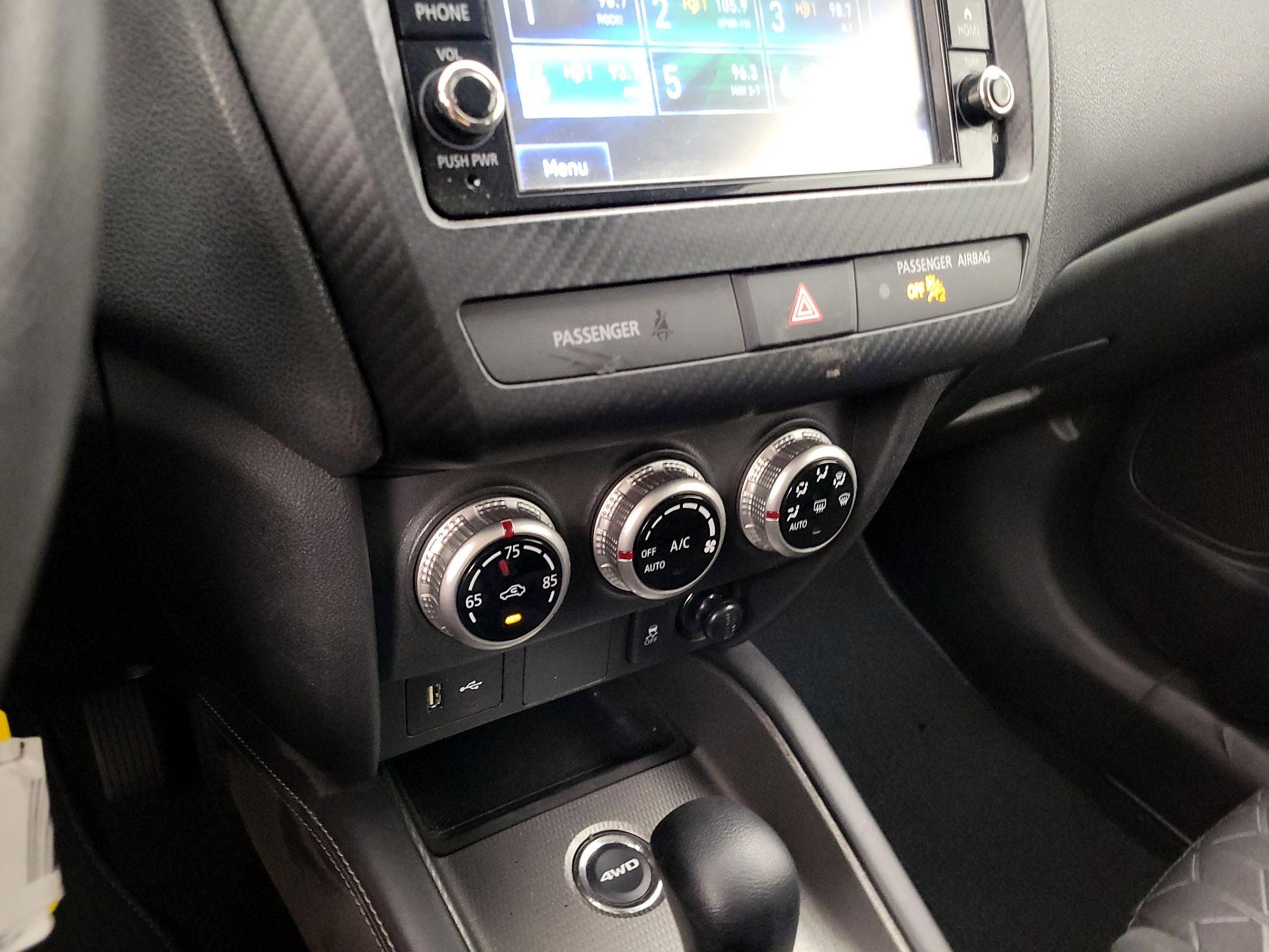 Thumbnail: 2023 Mitsubishi Outlander Sport - 16