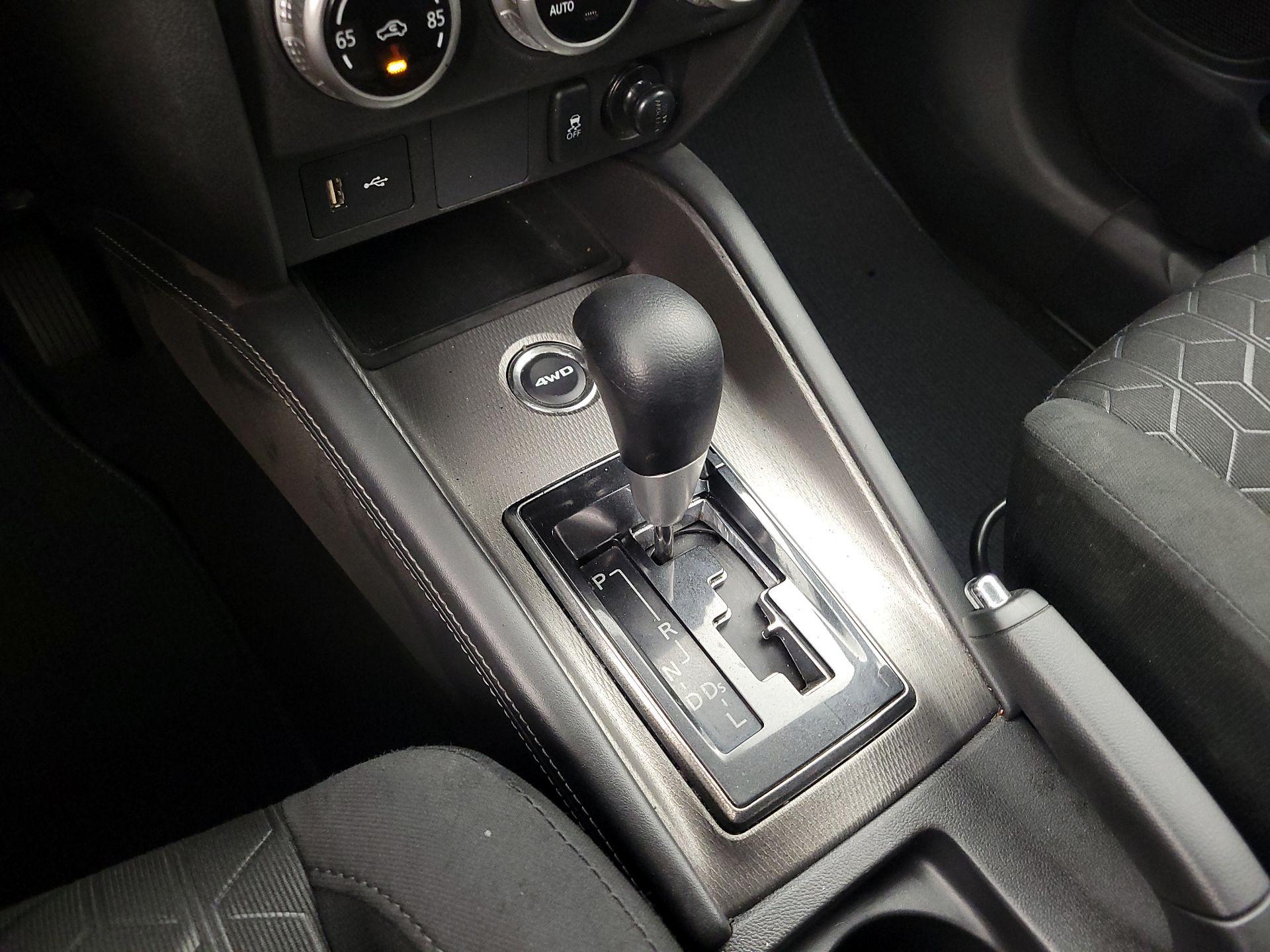 Thumbnail: 2023 Mitsubishi Outlander Sport - 17
