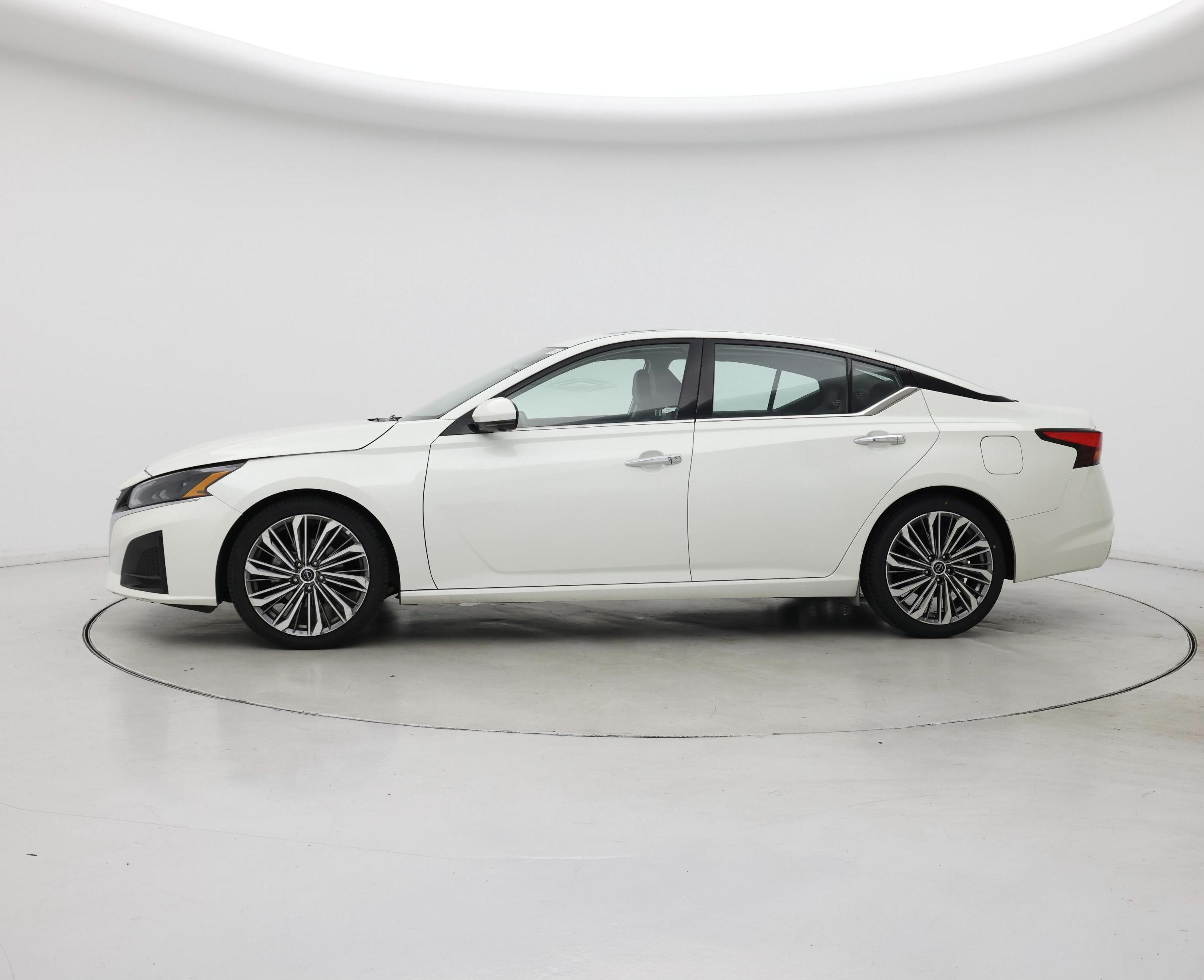 Thumbnail: 2023 Nissan Altima - 3