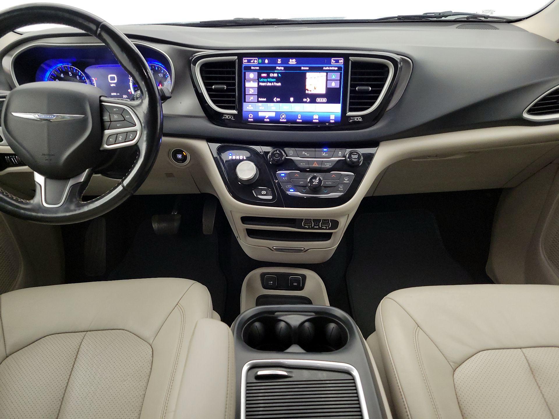 Thumbnail: 2021 Chrysler Pacifica - 9