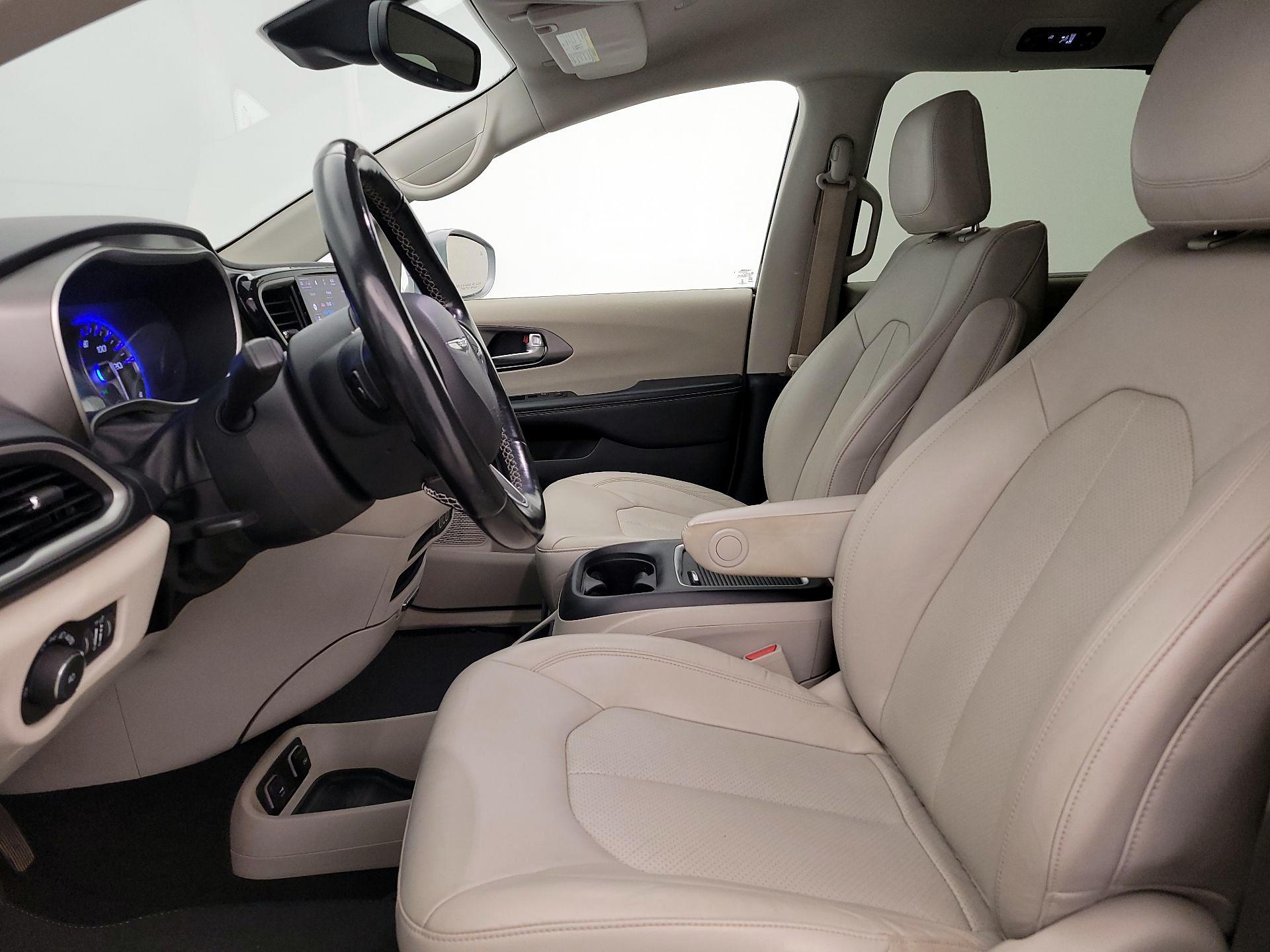 Thumbnail: 2021 Chrysler Pacifica - 11