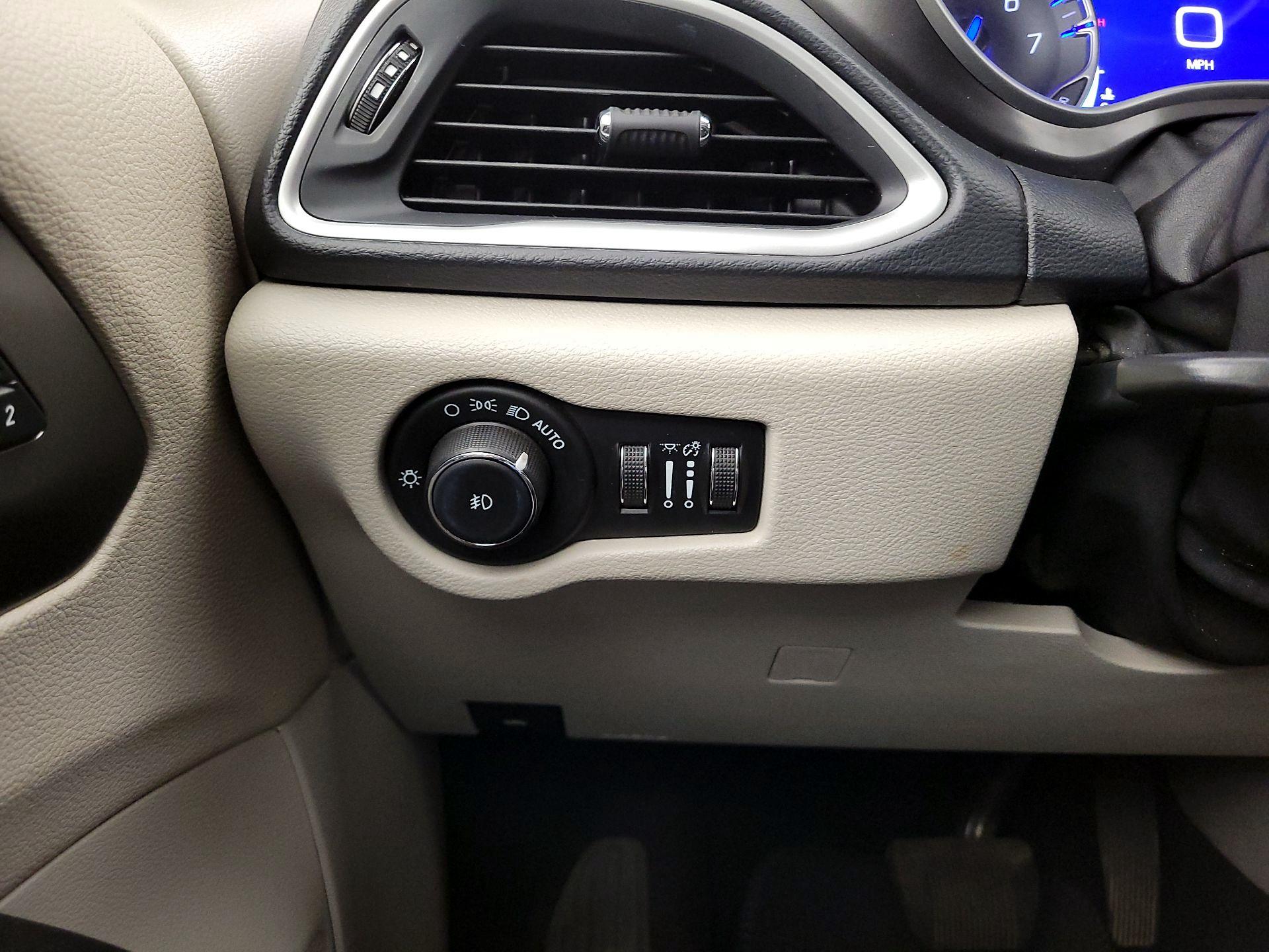Thumbnail: 2021 Chrysler Pacifica - 13