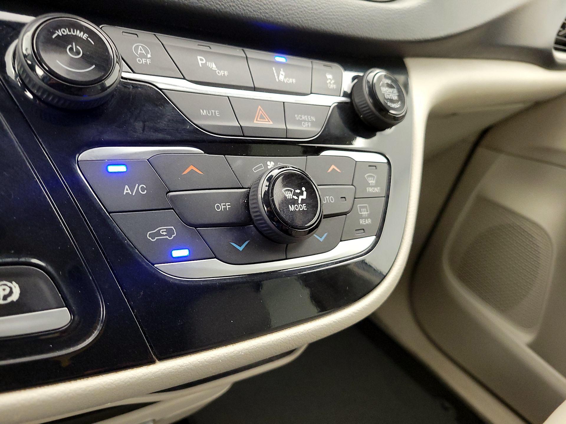 Thumbnail: 2021 Chrysler Pacifica - 16