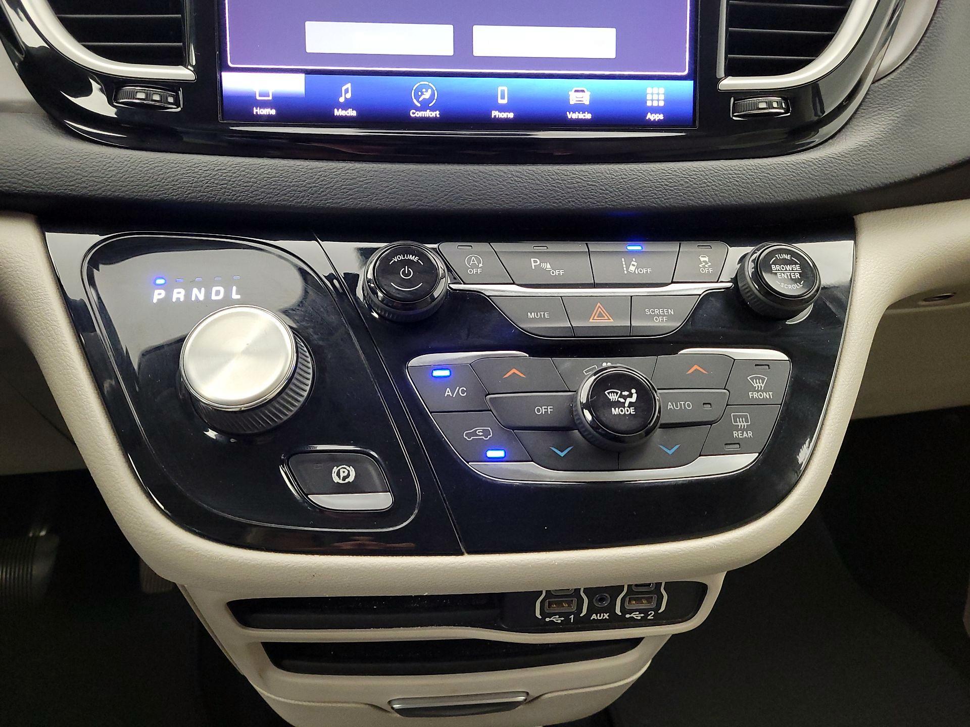 Thumbnail: 2021 Chrysler Pacifica - 17