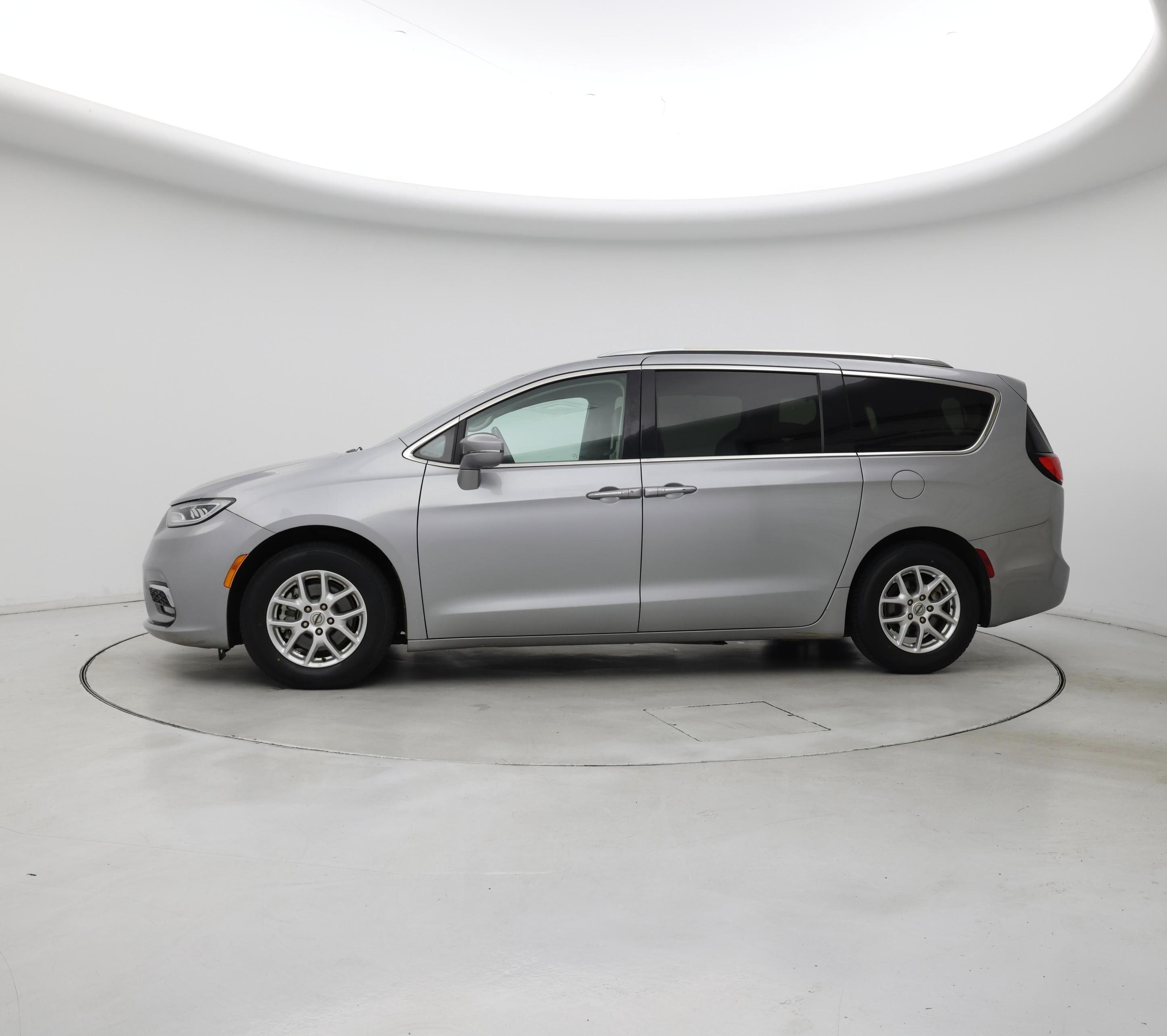 Thumbnail: 2021 Chrysler Pacifica - 3