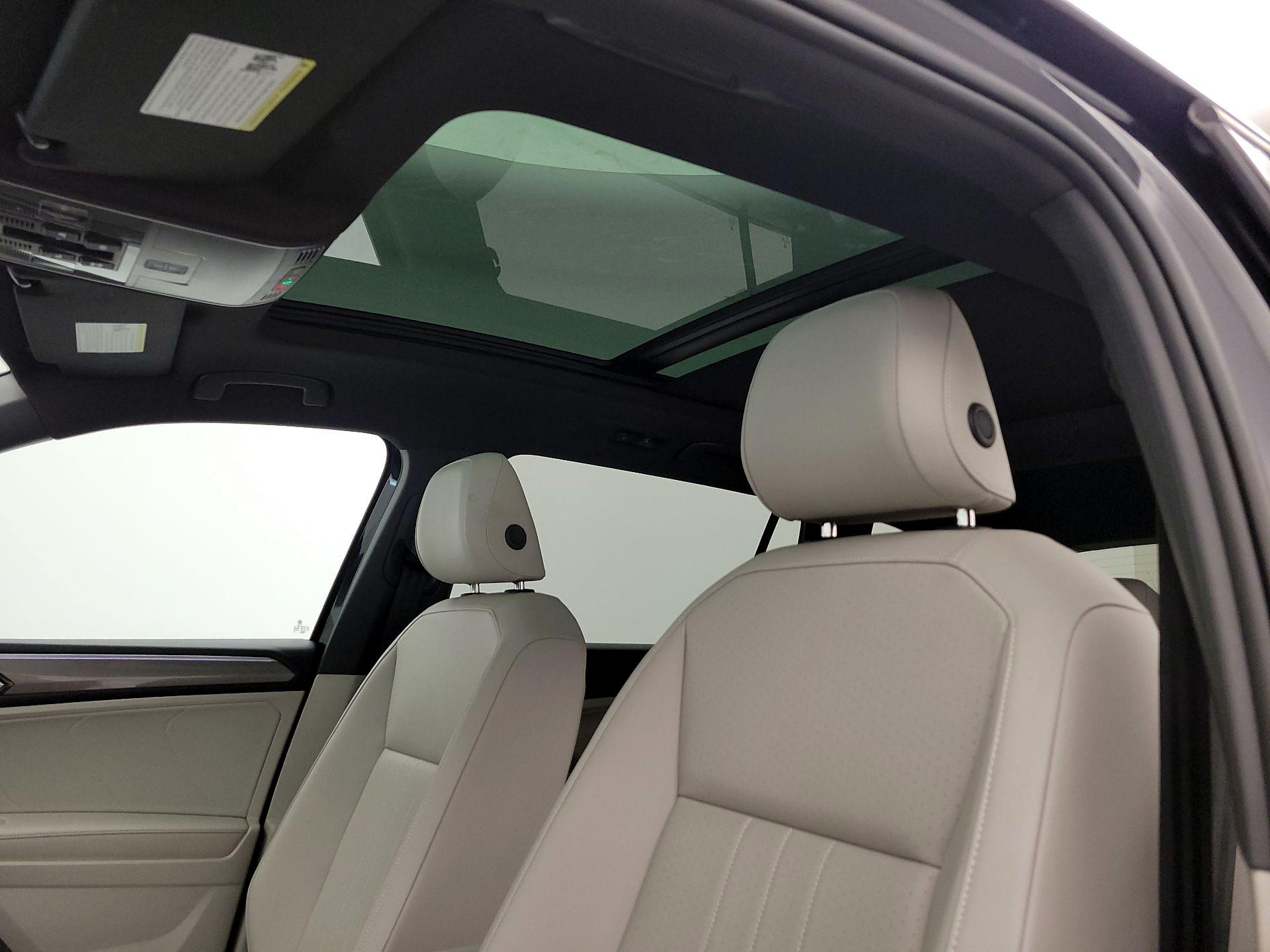 Thumbnail: 2022 Volkswagen Tiguan - 19