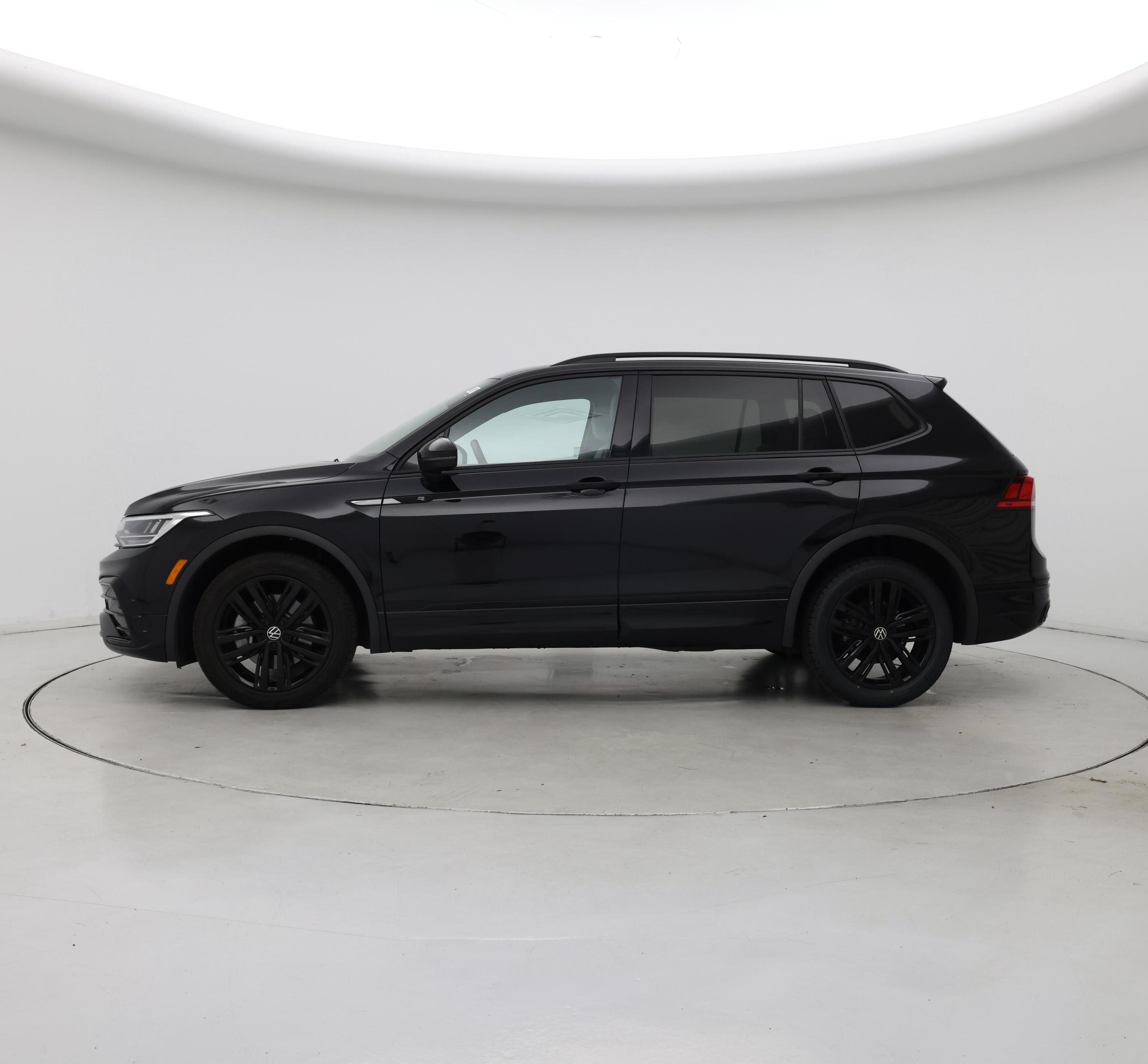 Thumbnail: 2022 Volkswagen Tiguan - 3