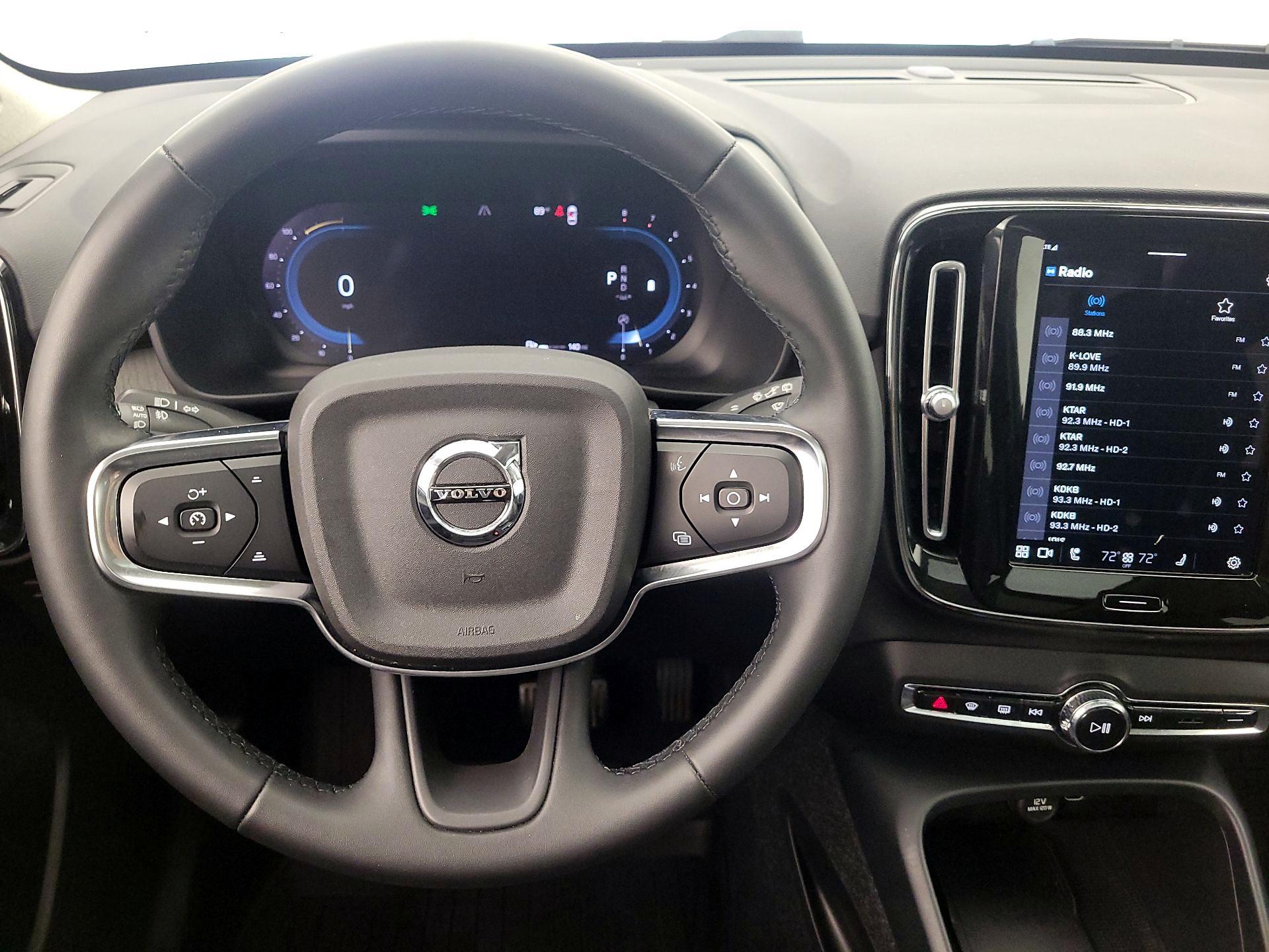 Thumbnail: 2023 Volvo XC40 - 10