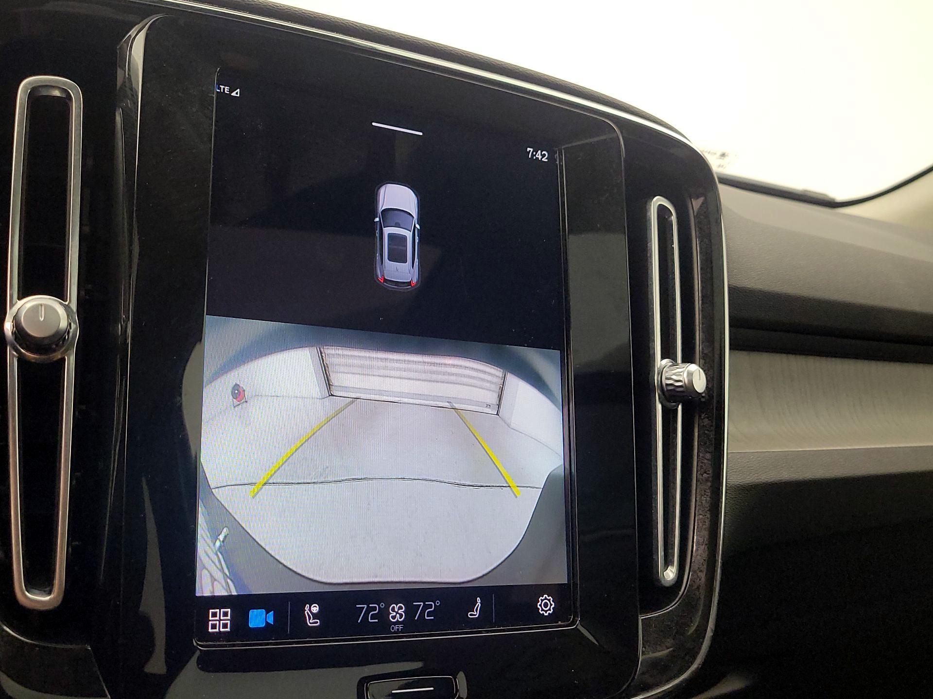 Thumbnail: 2023 Volvo XC40 - 14