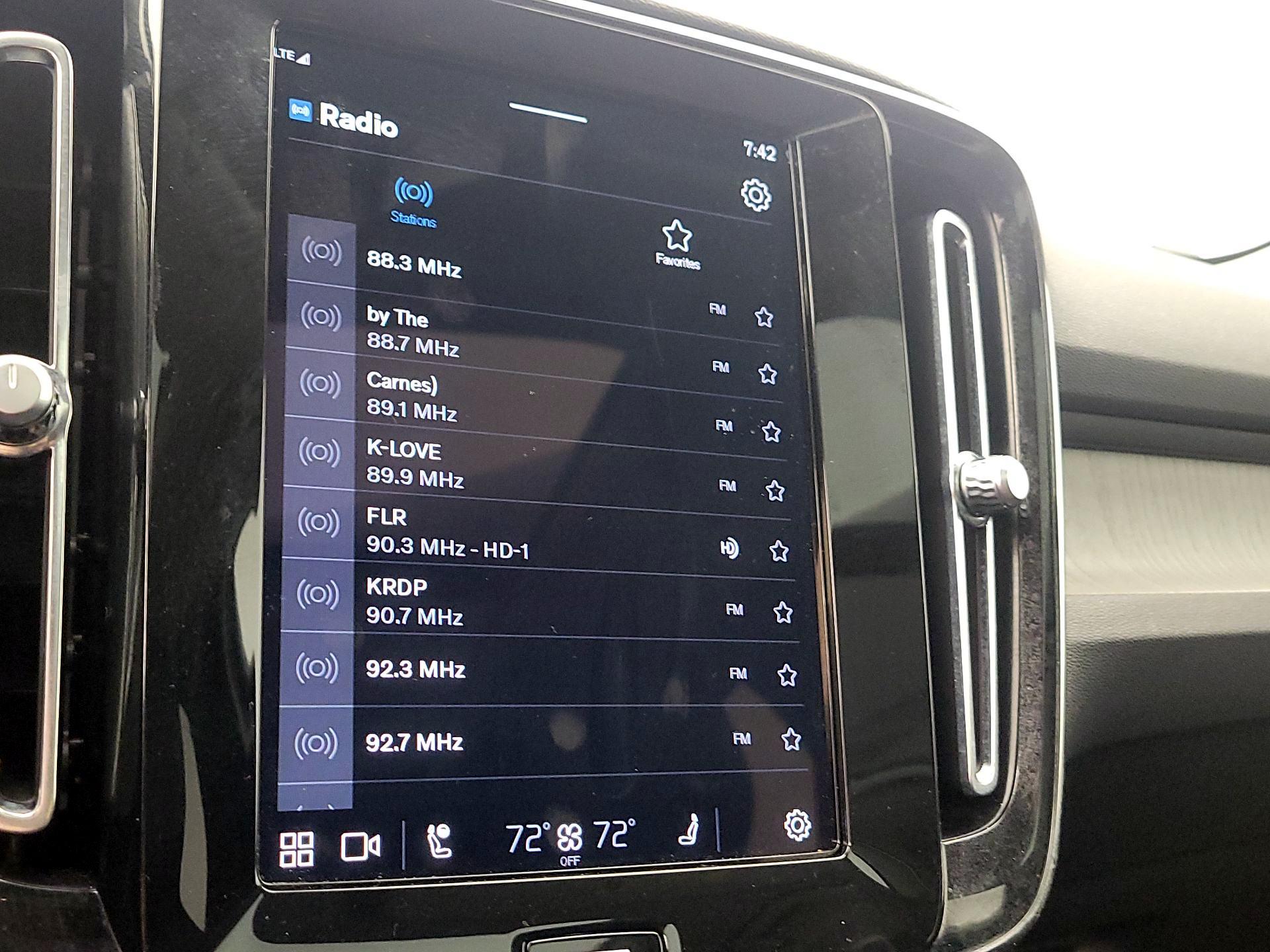 Thumbnail: 2023 Volvo XC40 - 15