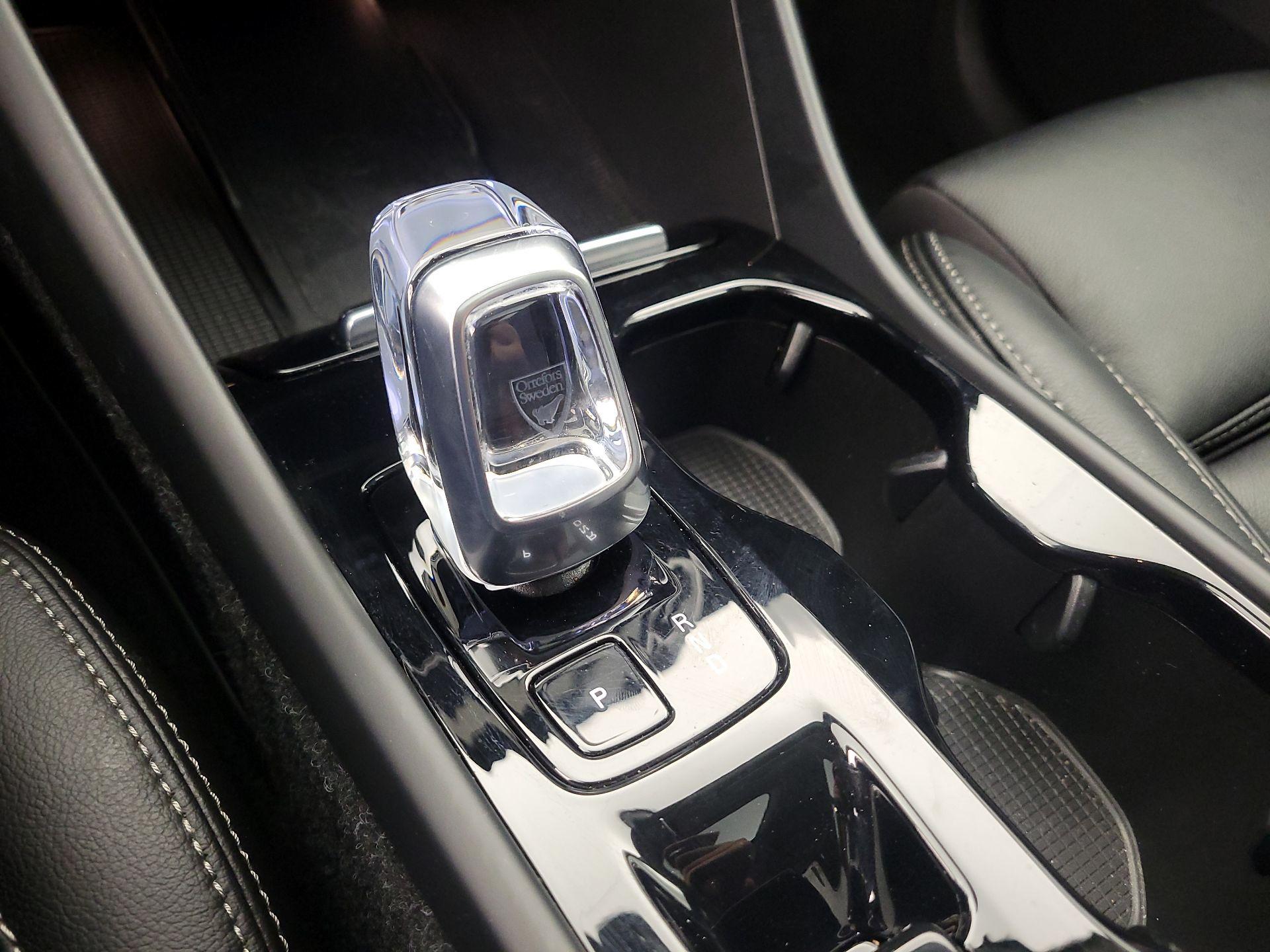 Thumbnail: 2023 Volvo XC40 - 17