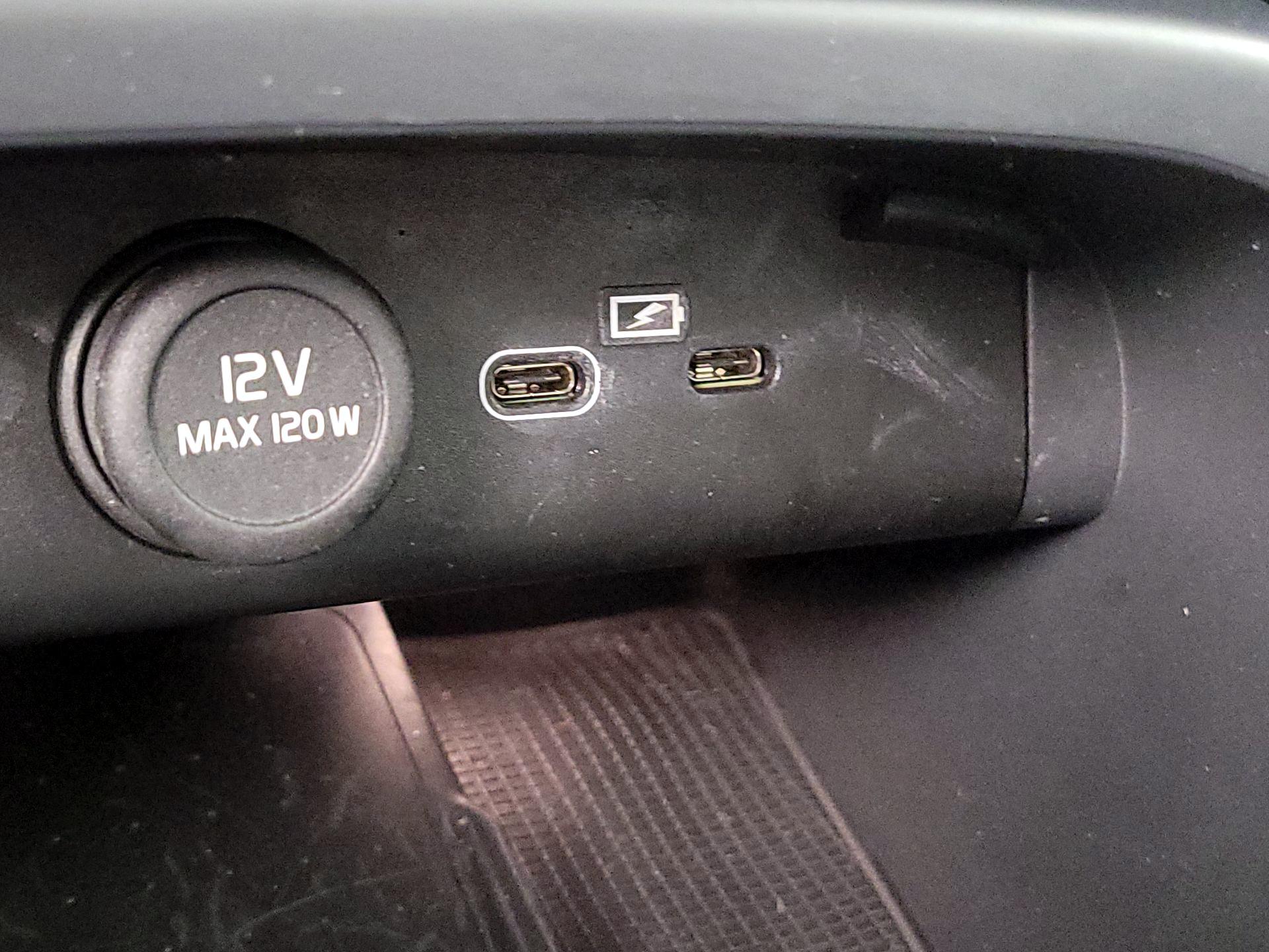 Thumbnail: 2023 Volvo XC40 - 18