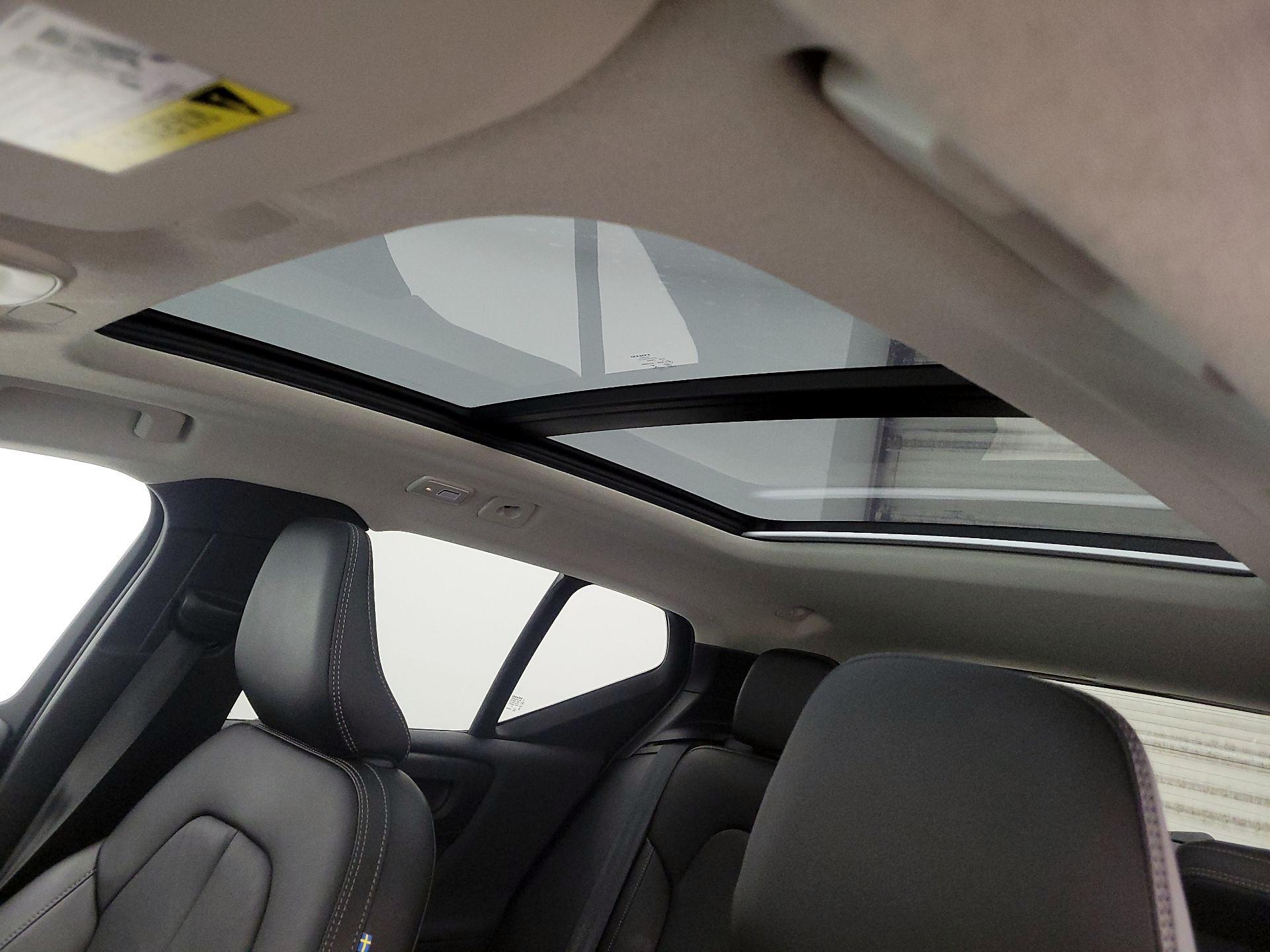 Thumbnail: 2023 Volvo XC40 - 19