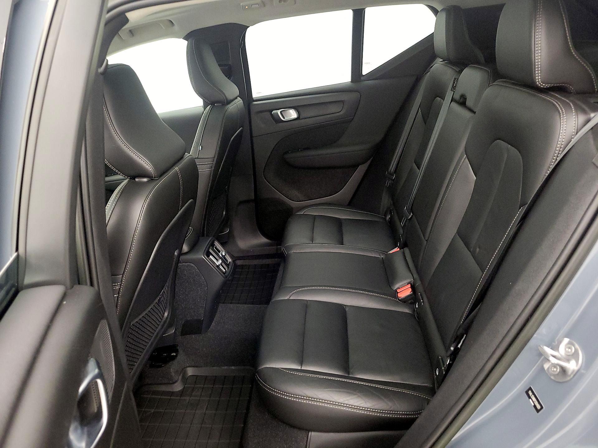 Thumbnail: 2023 Volvo XC40 - 20