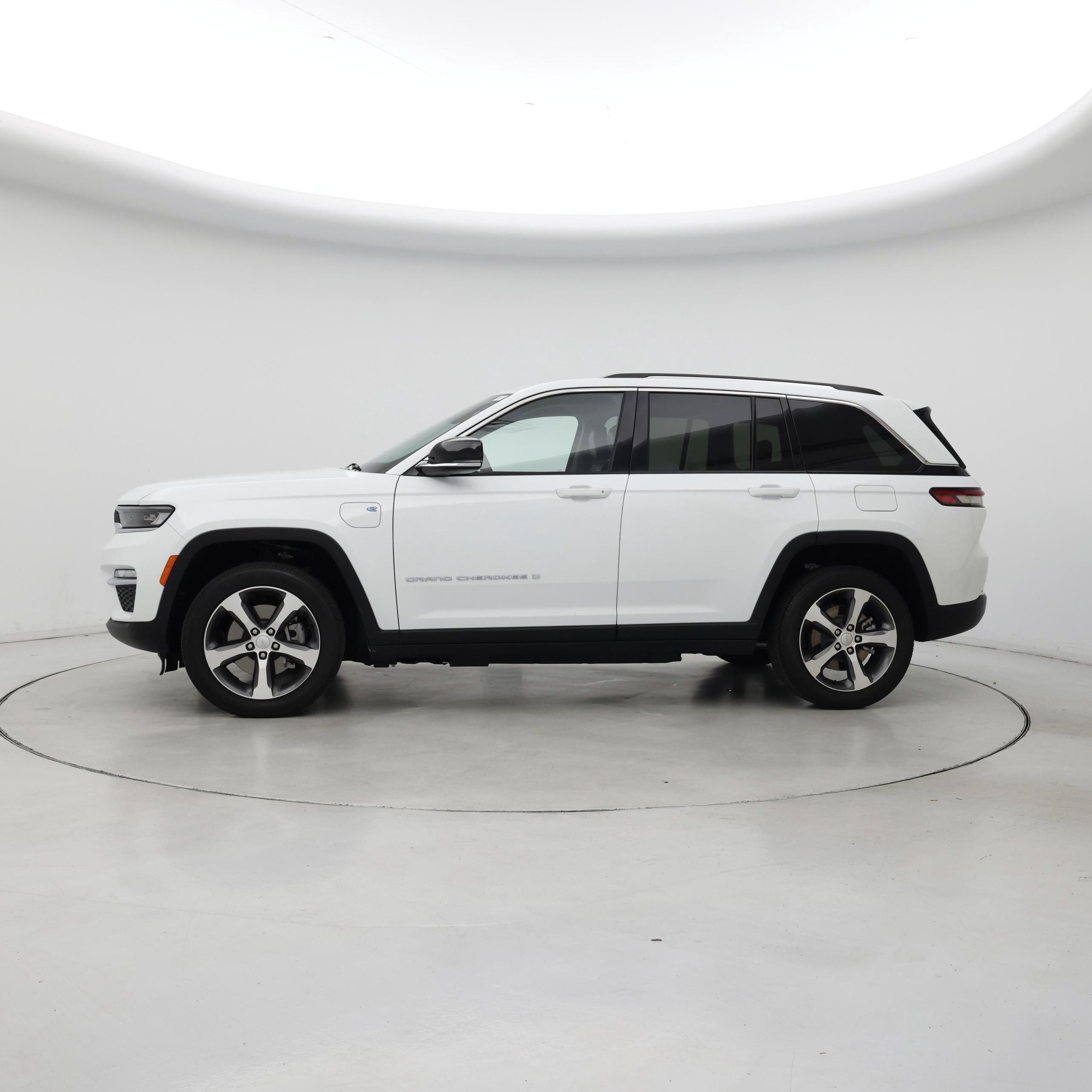 Thumbnail: 2023 Jeep Grand Cherokee - 3