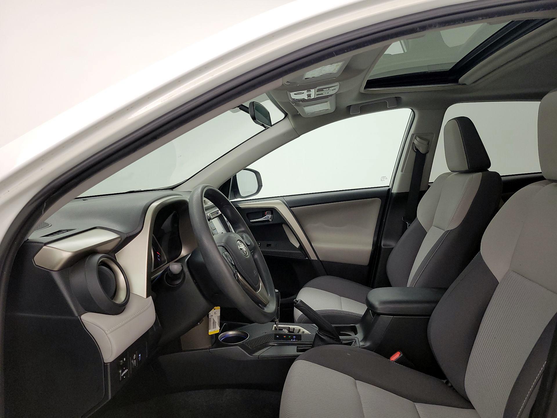 Thumbnail: 2015 Toyota RAV4 - 19