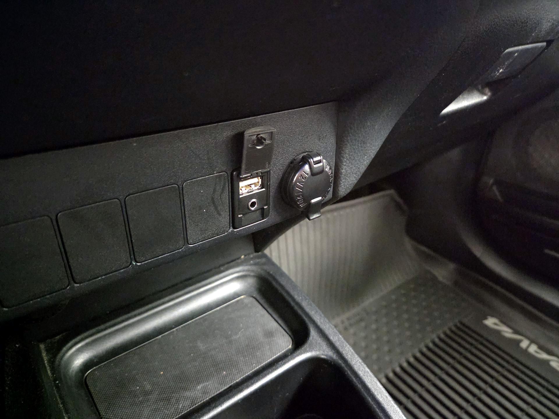 Thumbnail: 2018 Toyota RAV4 - 18