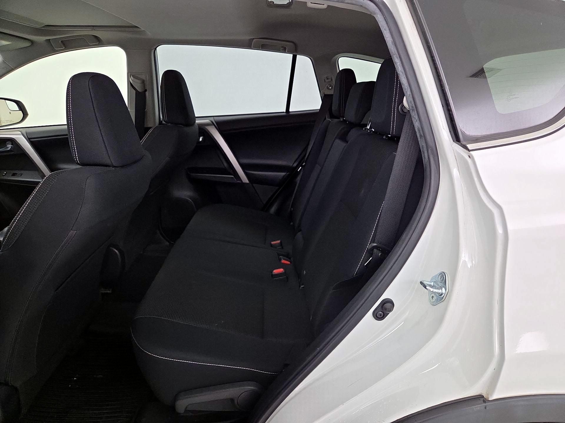 Thumbnail: 2018 Toyota RAV4 - 20