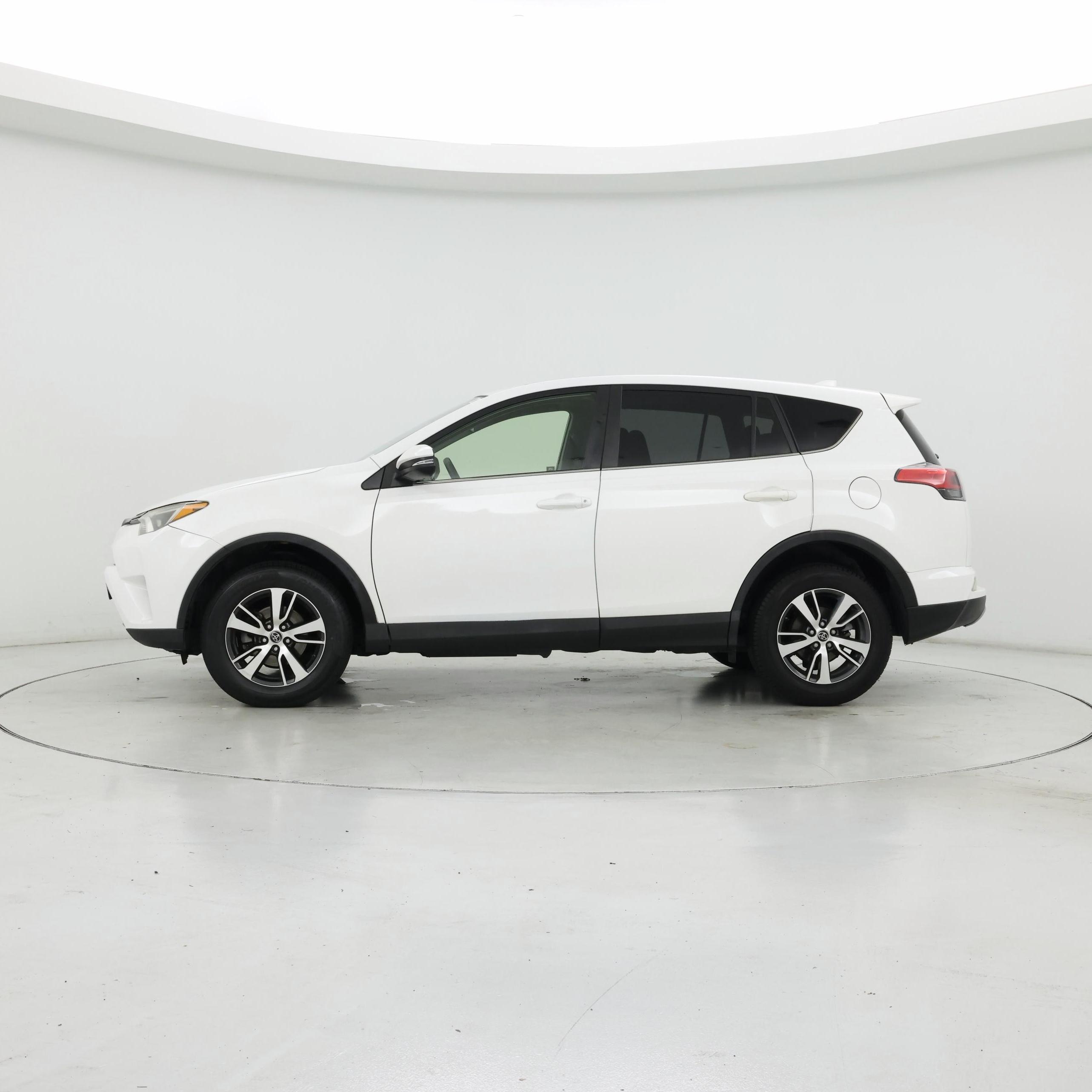 Thumbnail: 2018 Toyota RAV4 - 3