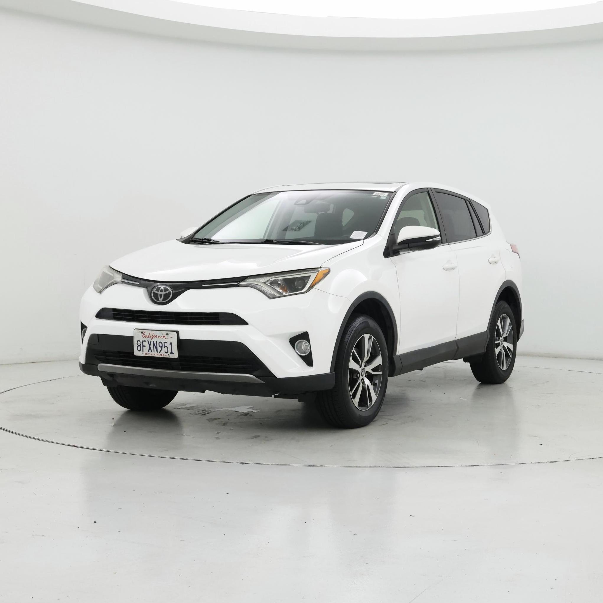 Thumbnail: 2018 Toyota RAV4 - 4