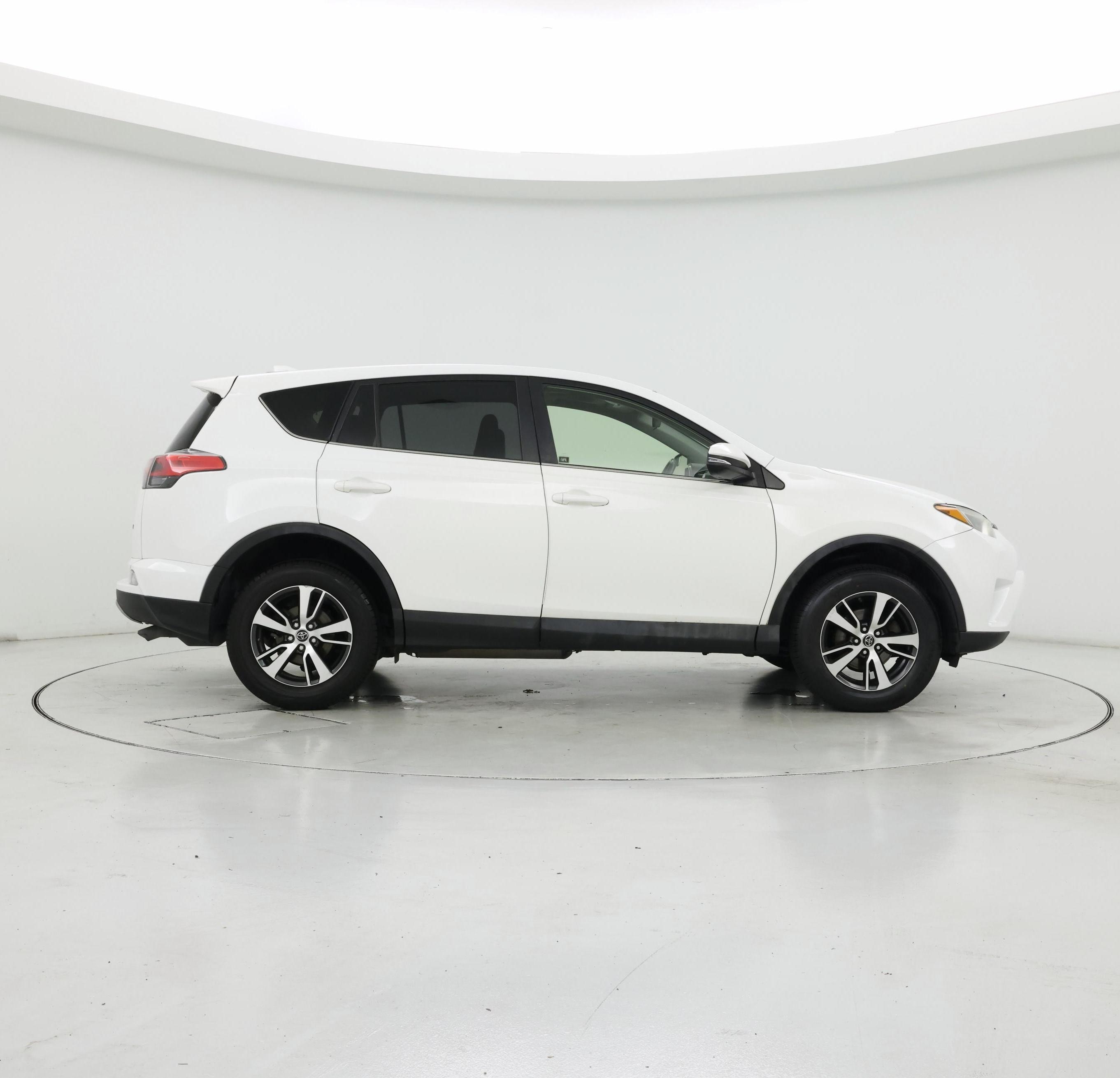 Thumbnail: 2018 Toyota RAV4 - 7
