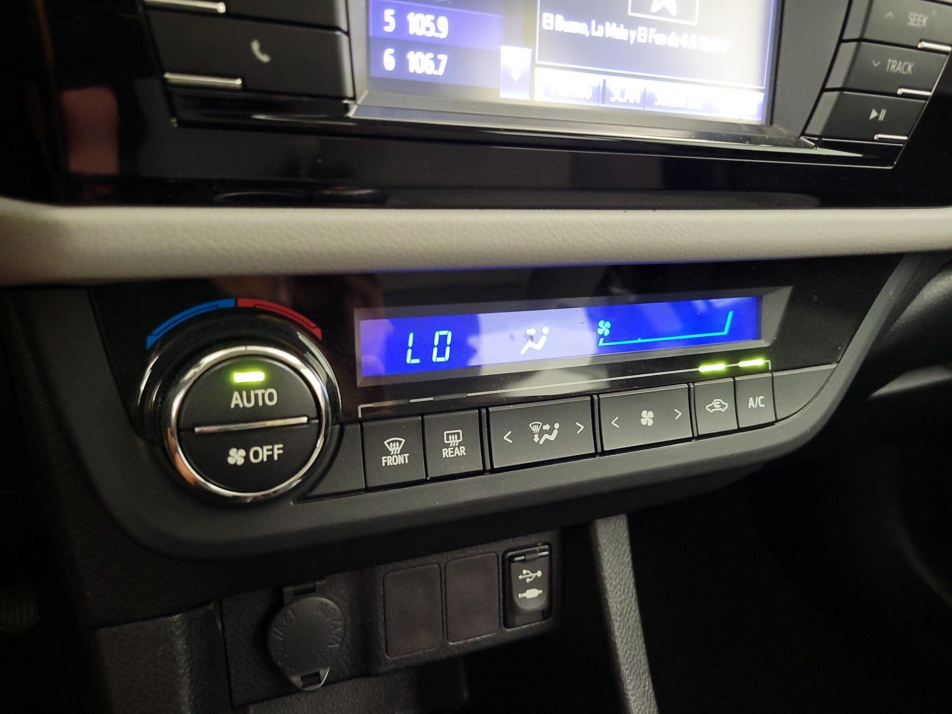 Thumbnail: 2015 Toyota Corolla - 16