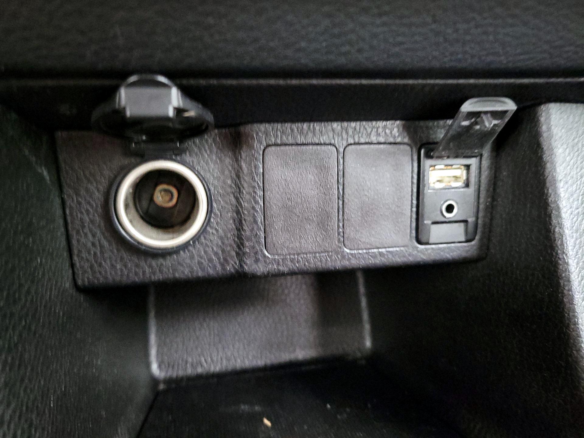 Thumbnail: 2015 Toyota Corolla - 18