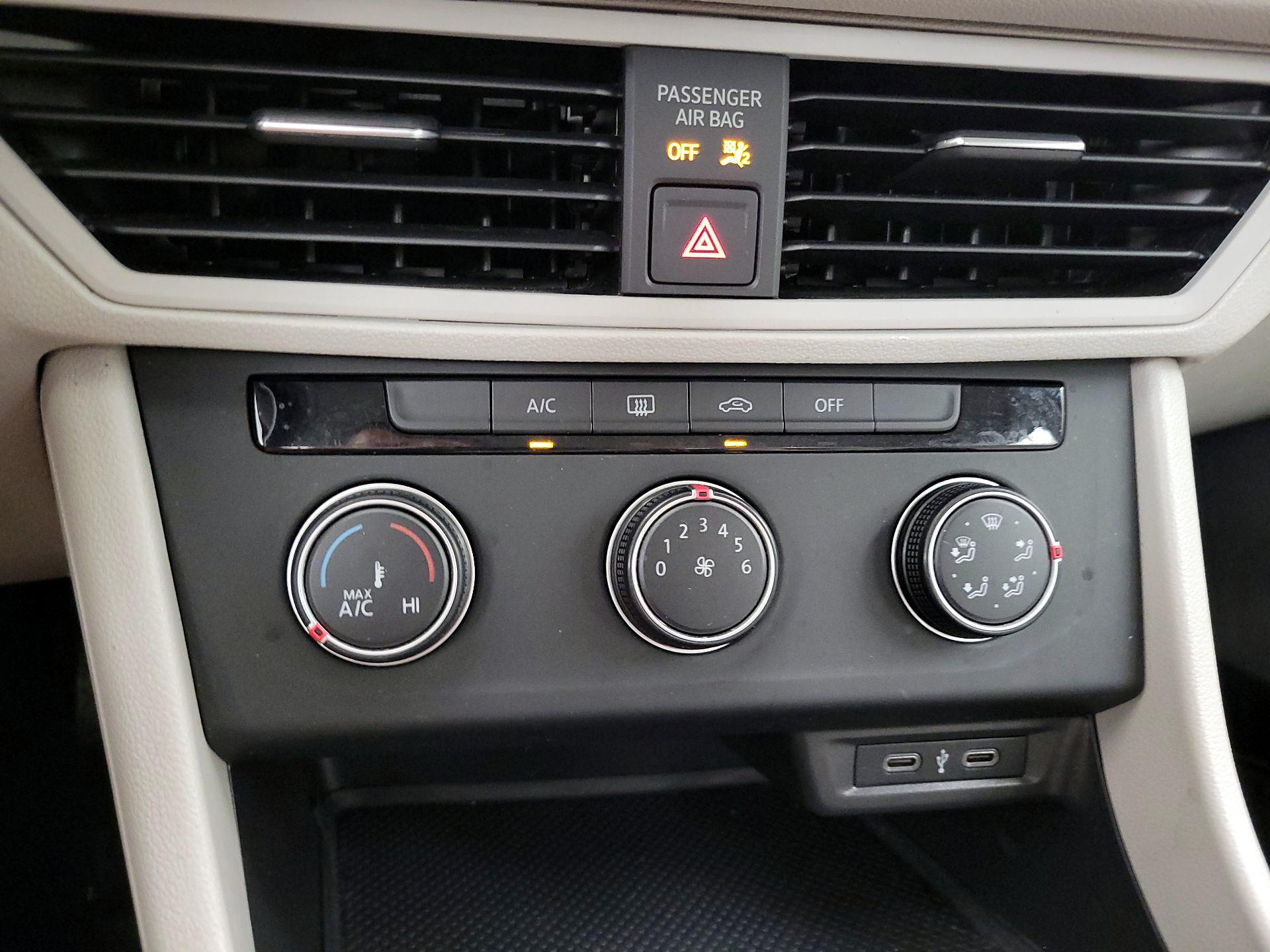 Thumbnail: 2020 Volkswagen Jetta - 16