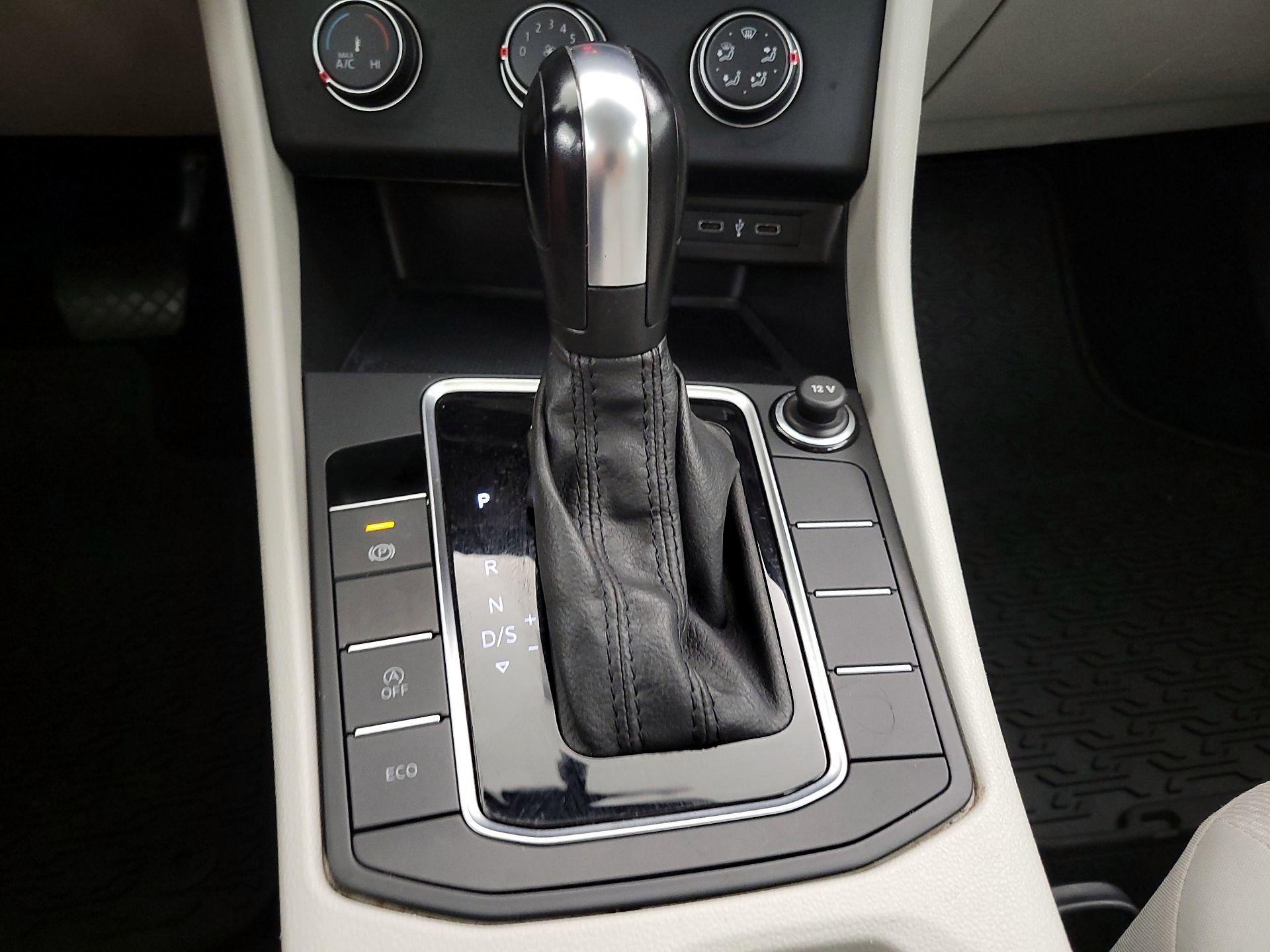 Thumbnail: 2020 Volkswagen Jetta - 17