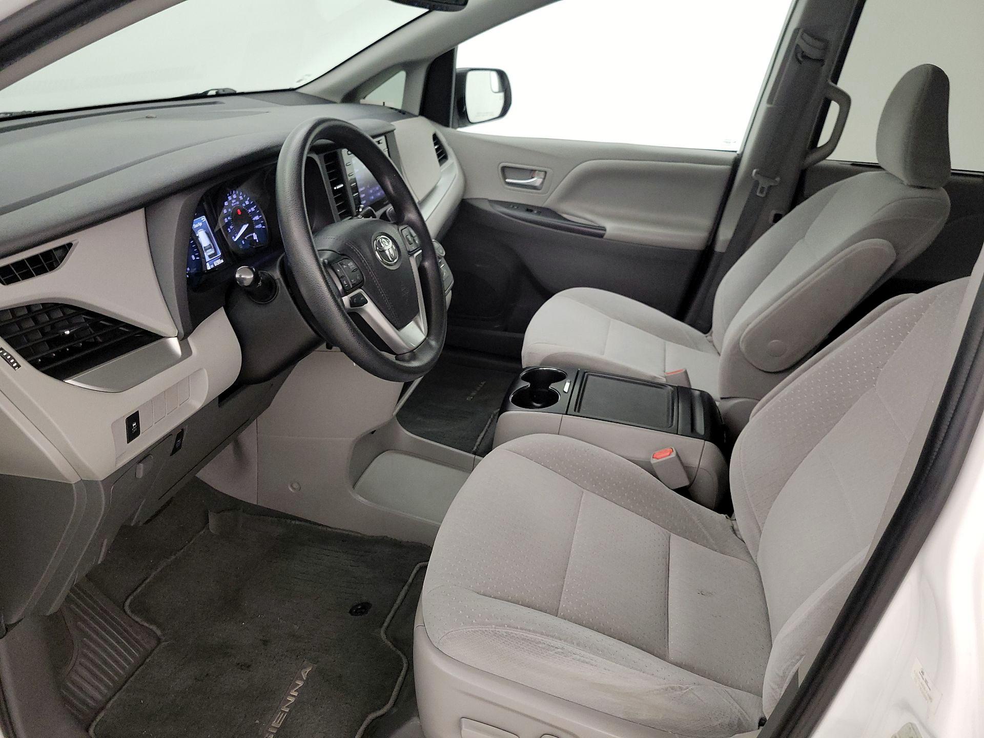 Thumbnail: 2020 Toyota Sienna - 11