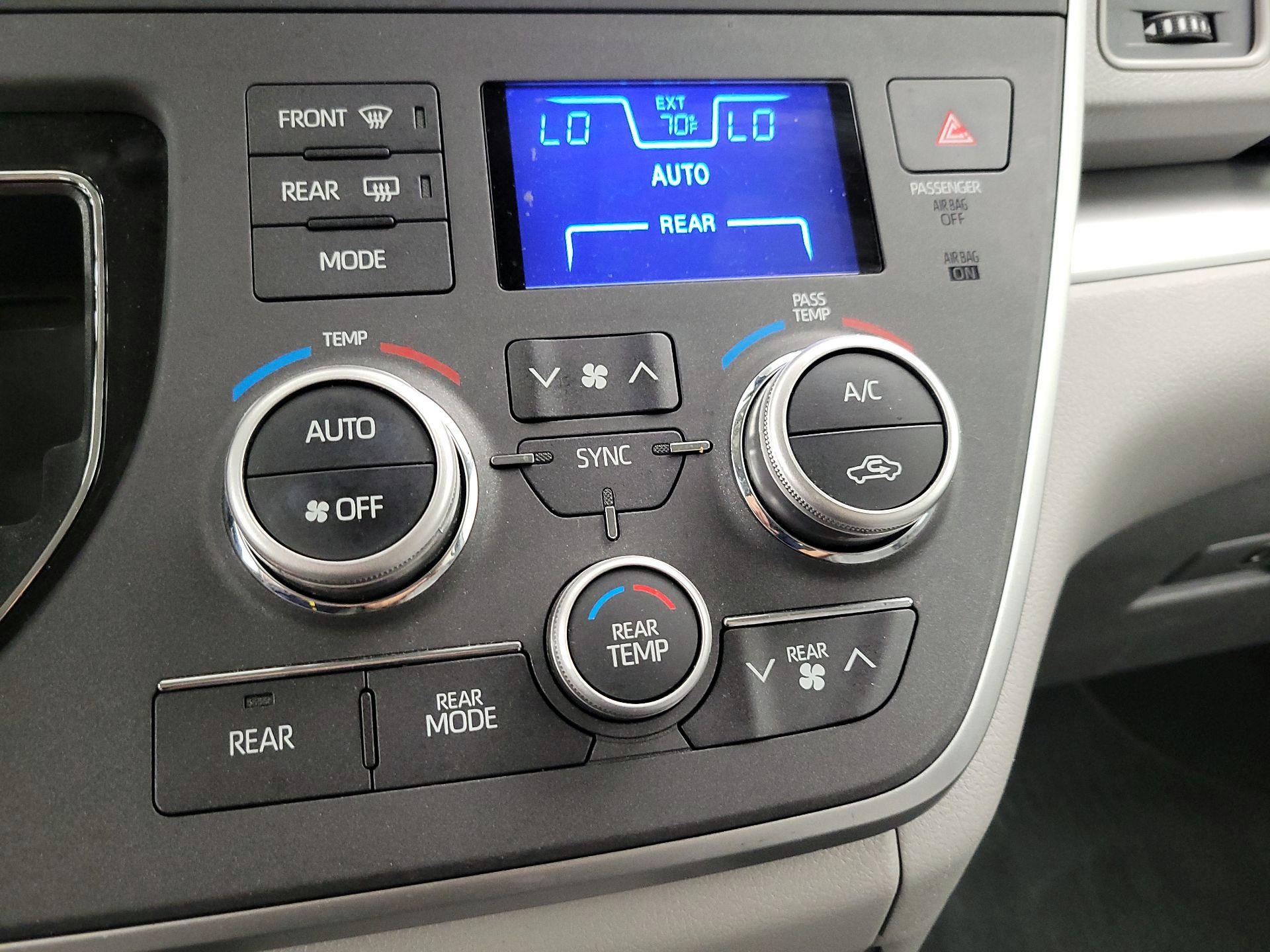Thumbnail: 2020 Toyota Sienna - 16