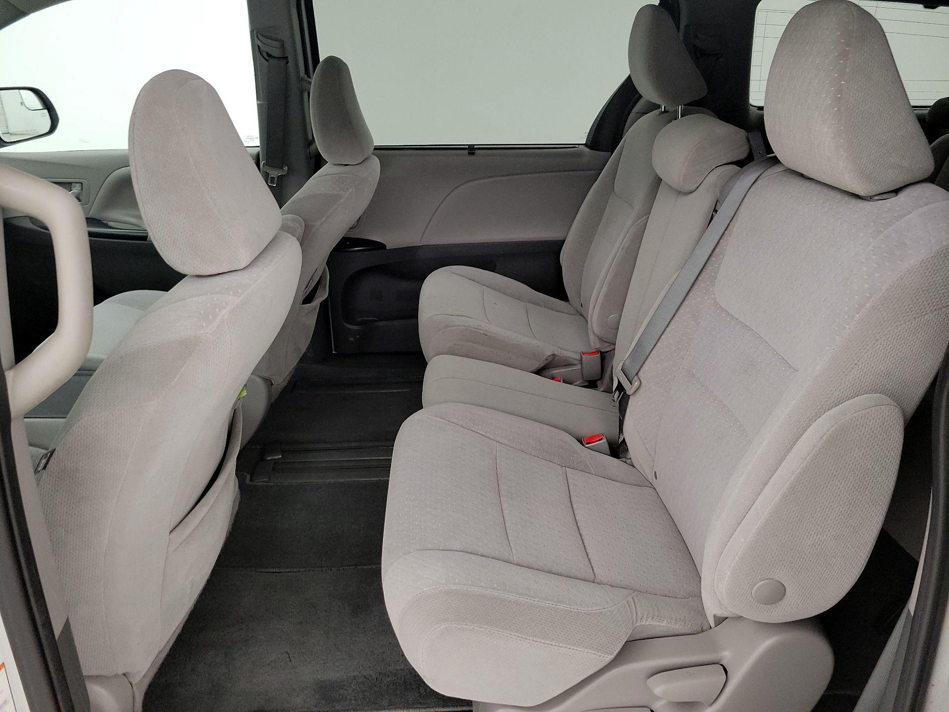 Thumbnail: 2020 Toyota Sienna - 19