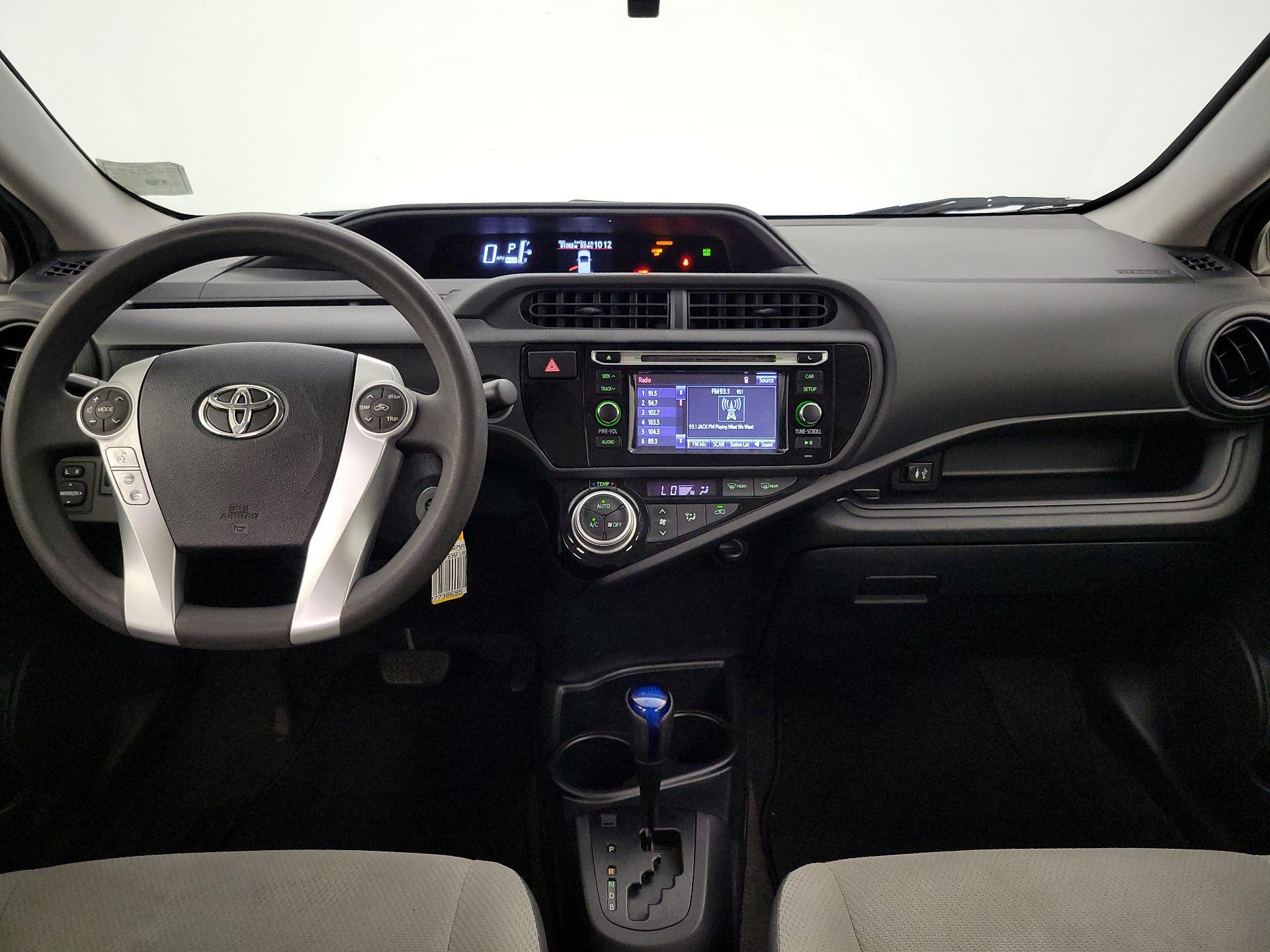 Thumbnail: 2015 Toyota Prius c - 9