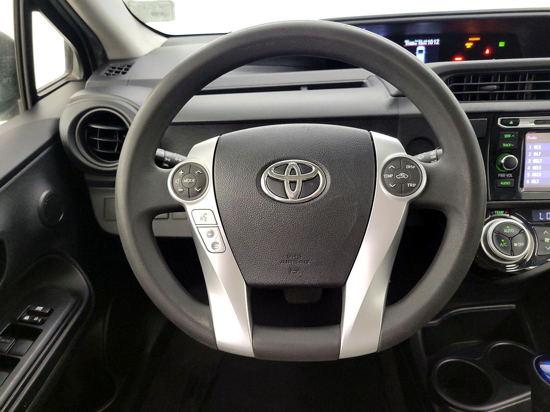 Thumbnail: 2015 Toyota Prius c - 10