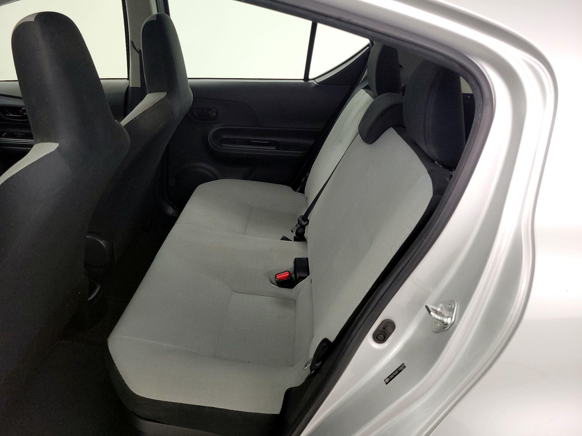 Thumbnail: 2015 Toyota Prius c - 17