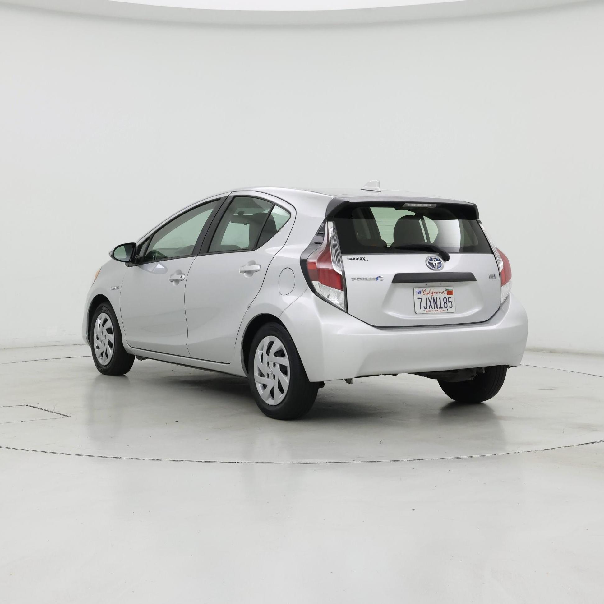 Thumbnail: 2015 Toyota Prius c - 2